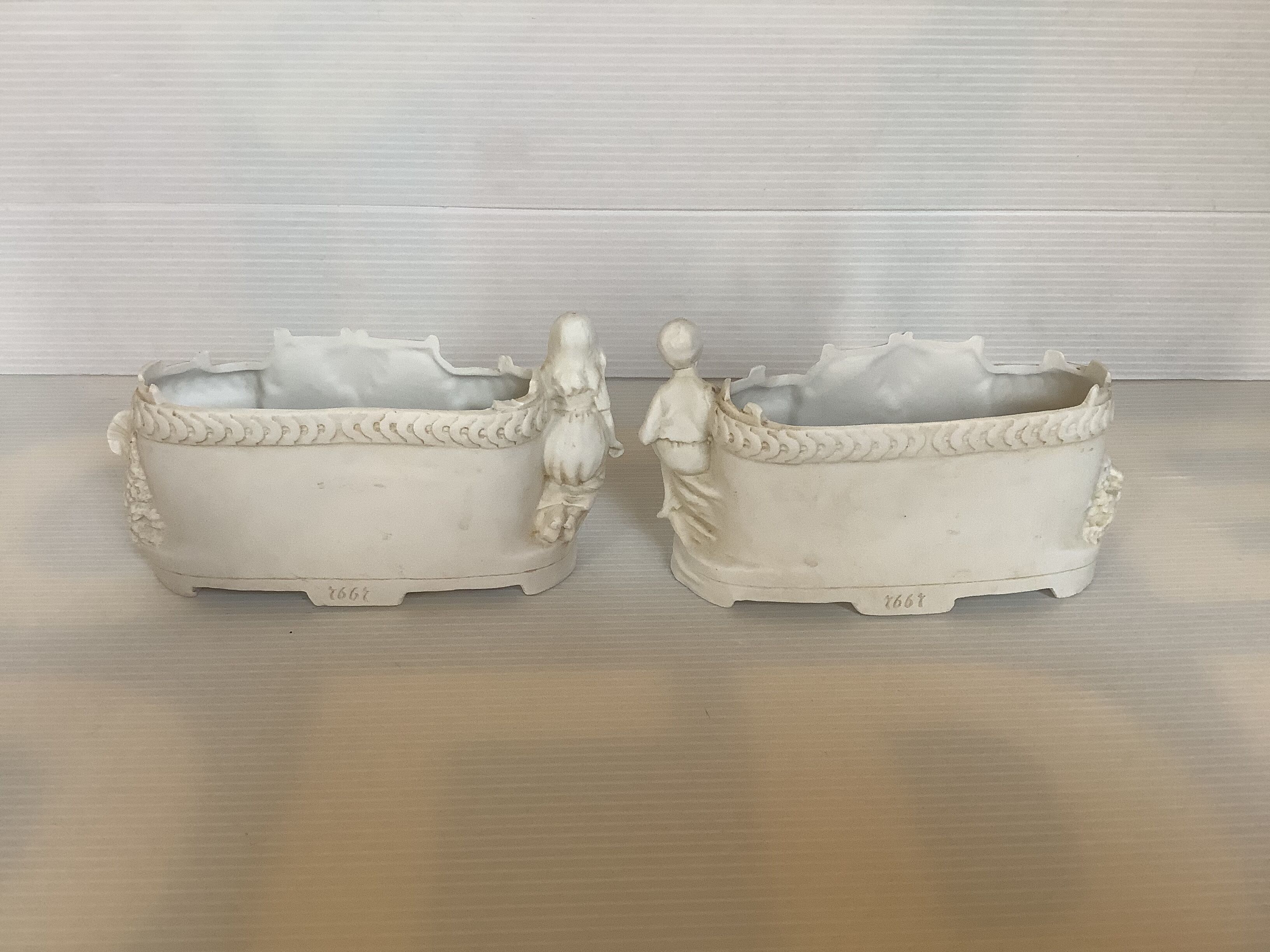 Pair old mini biscuit planters