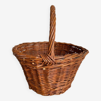 Round wooden basket