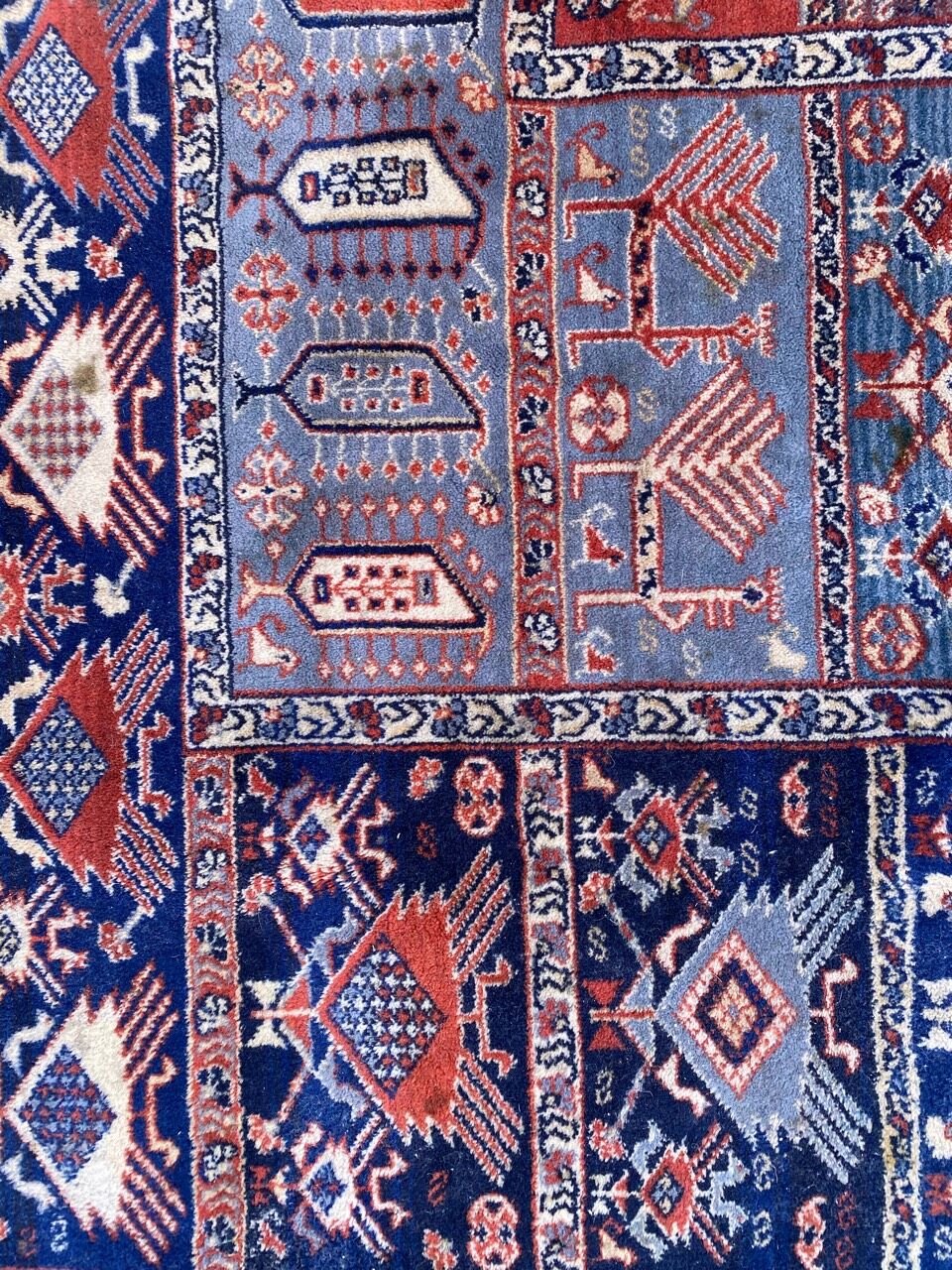 Persian-style mechanical carpet 178x194 cm