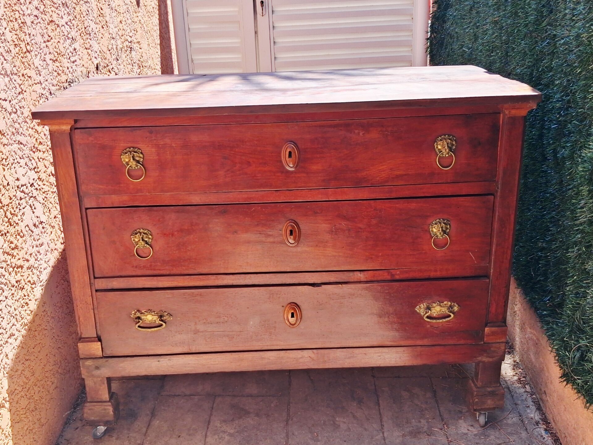 Mahogany chest of drawers