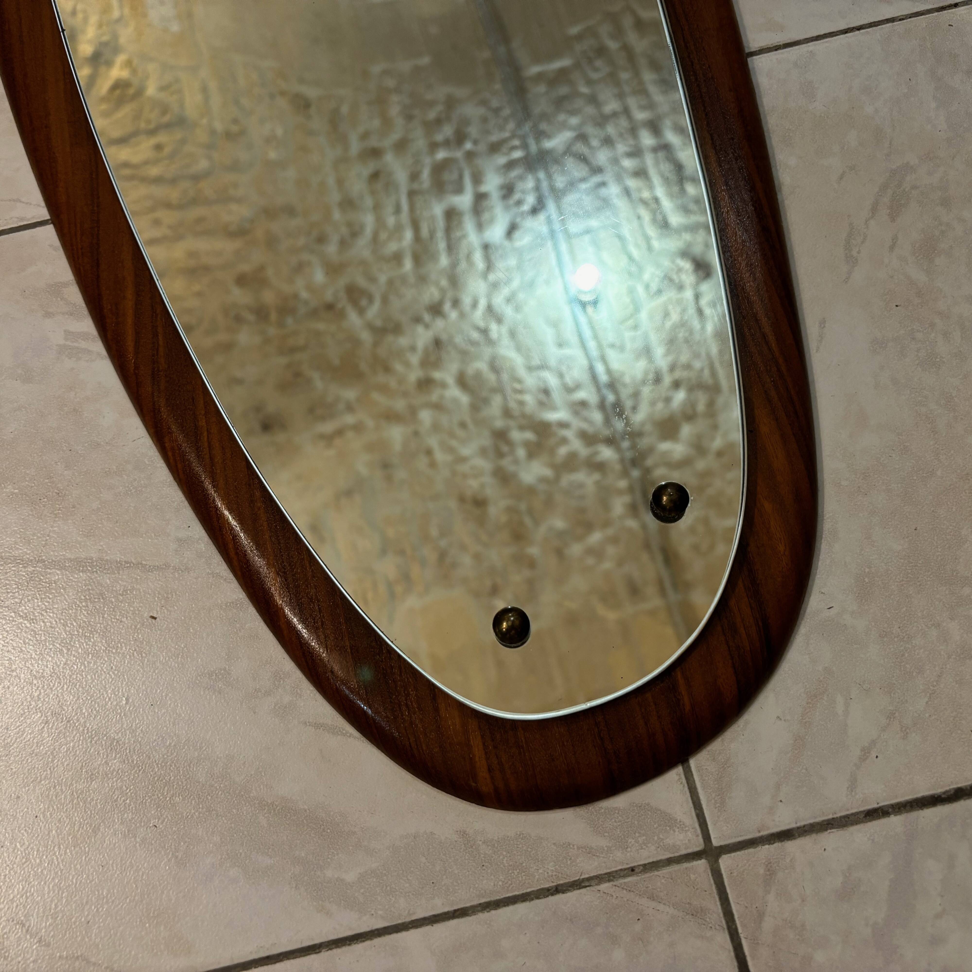 Scandinavian free-form mirror