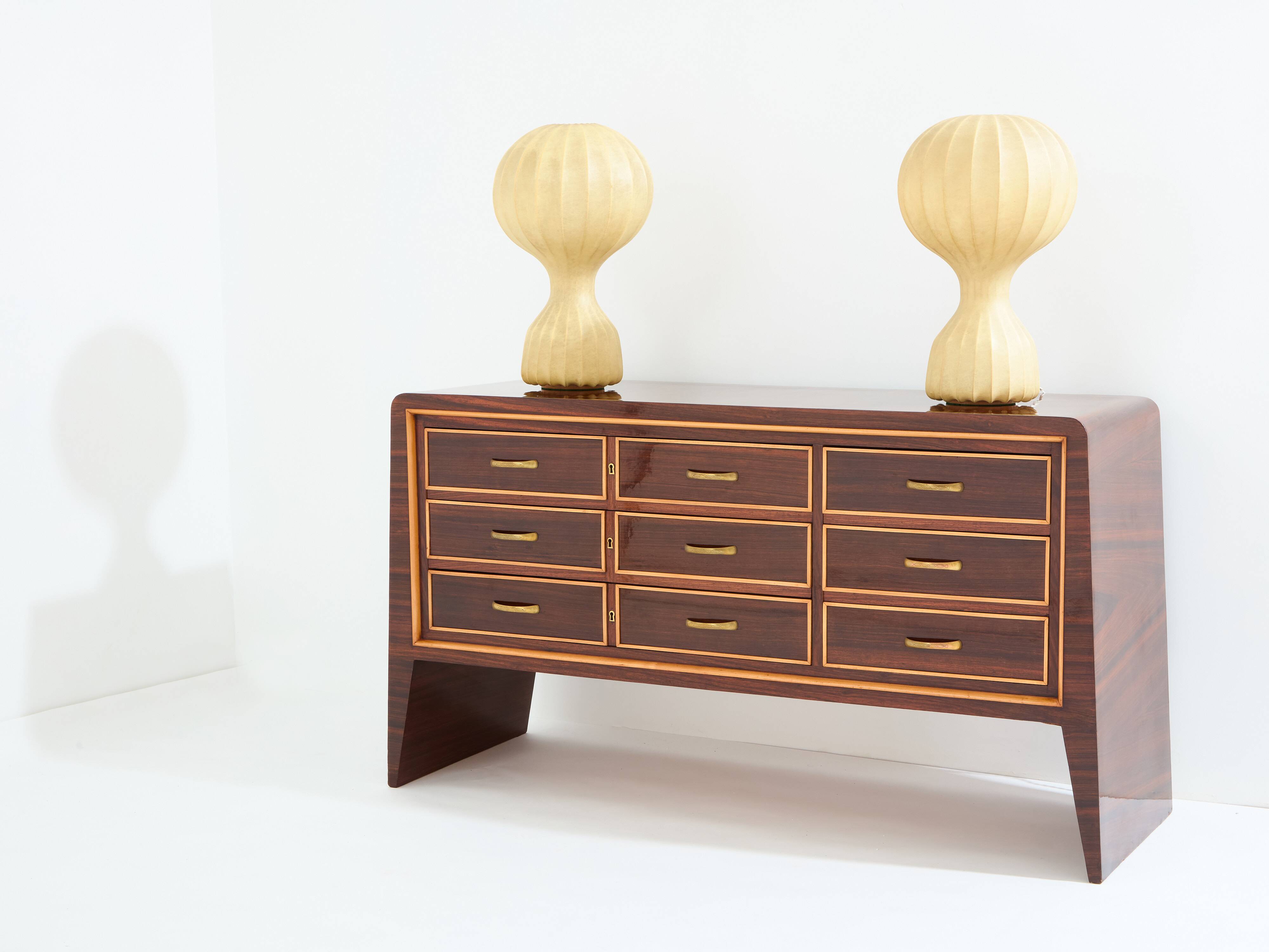 Commode de Paolo Buffa en palissandre sycomore et laiton vers 1940