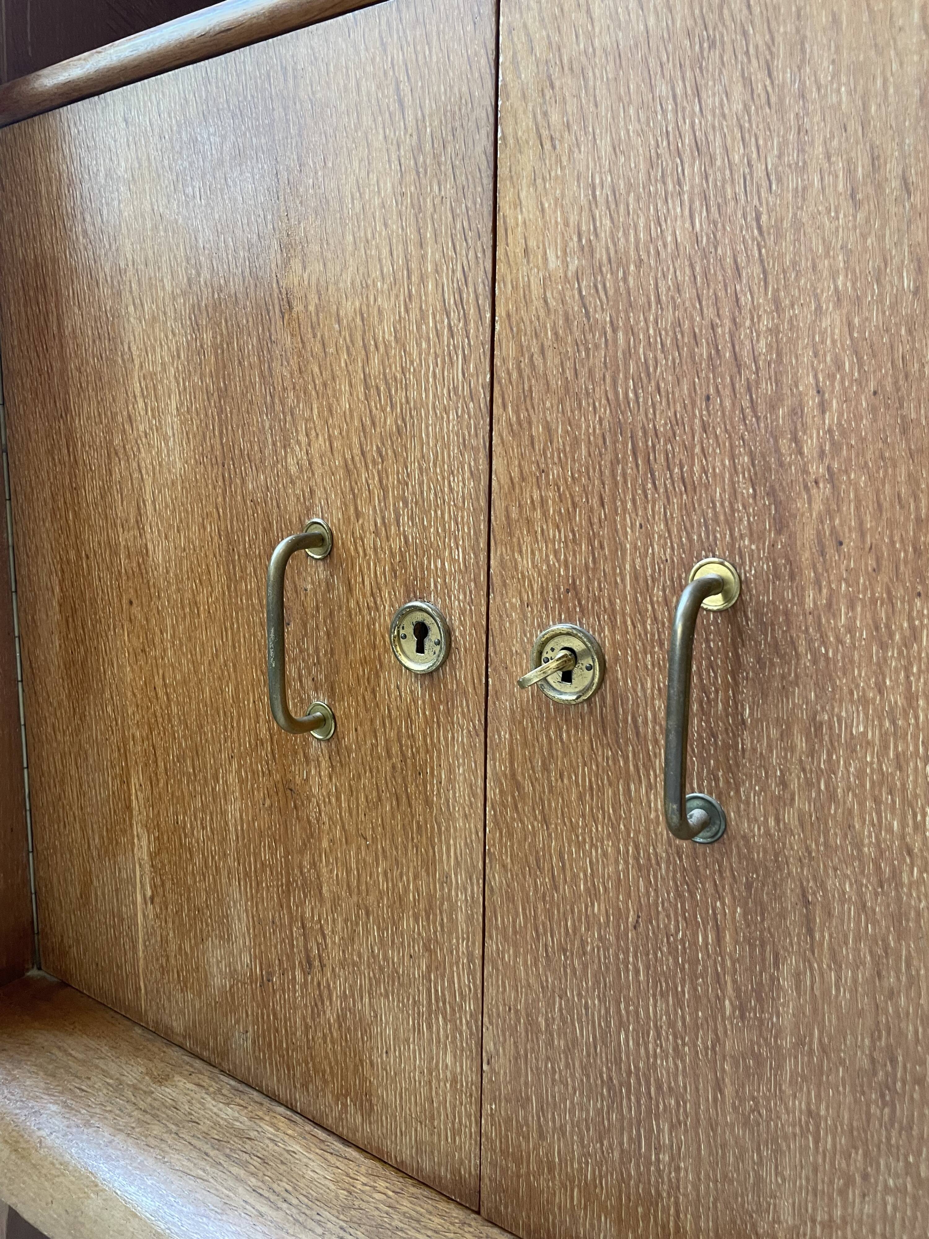Meuble de rangement secrétaire chêne années 60