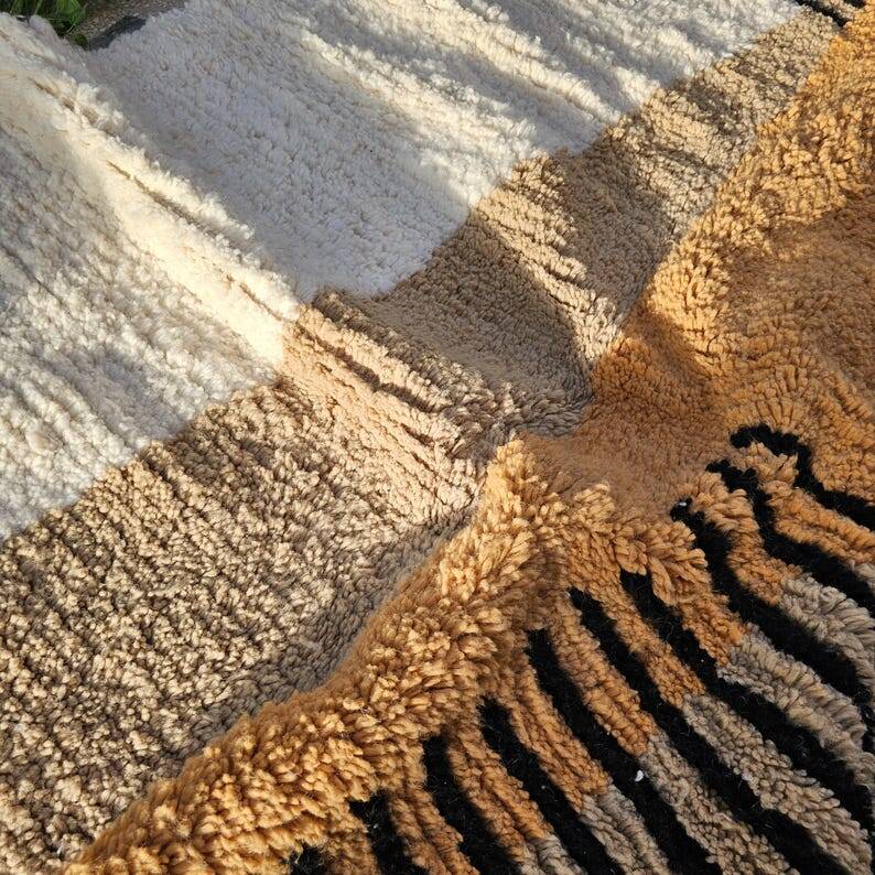 Handmade ecru rug with geometric patterns 200cm x 300cm