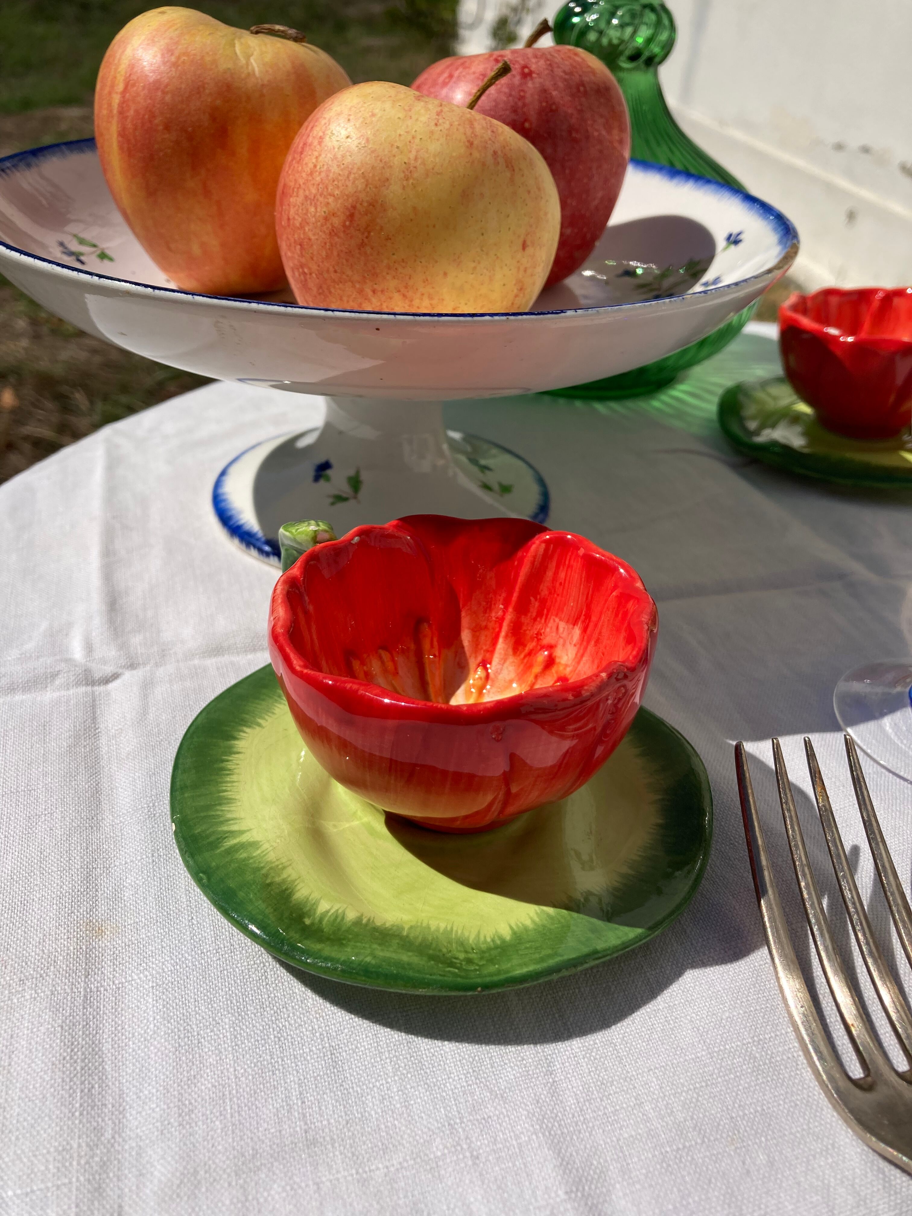 2 coffee cups red flowers and leaf in slurry shepherd