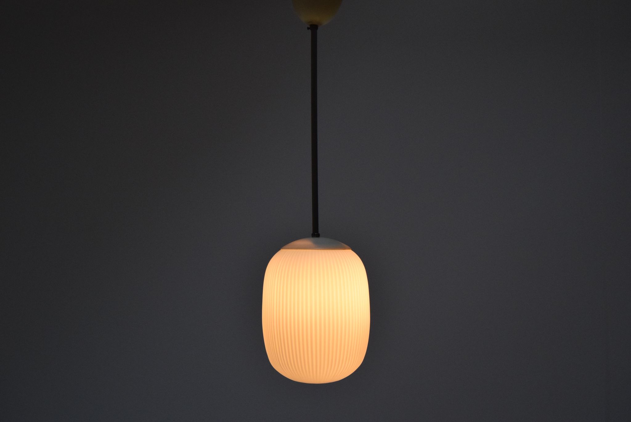 Suspension en verre du milieu du siècle années 1950