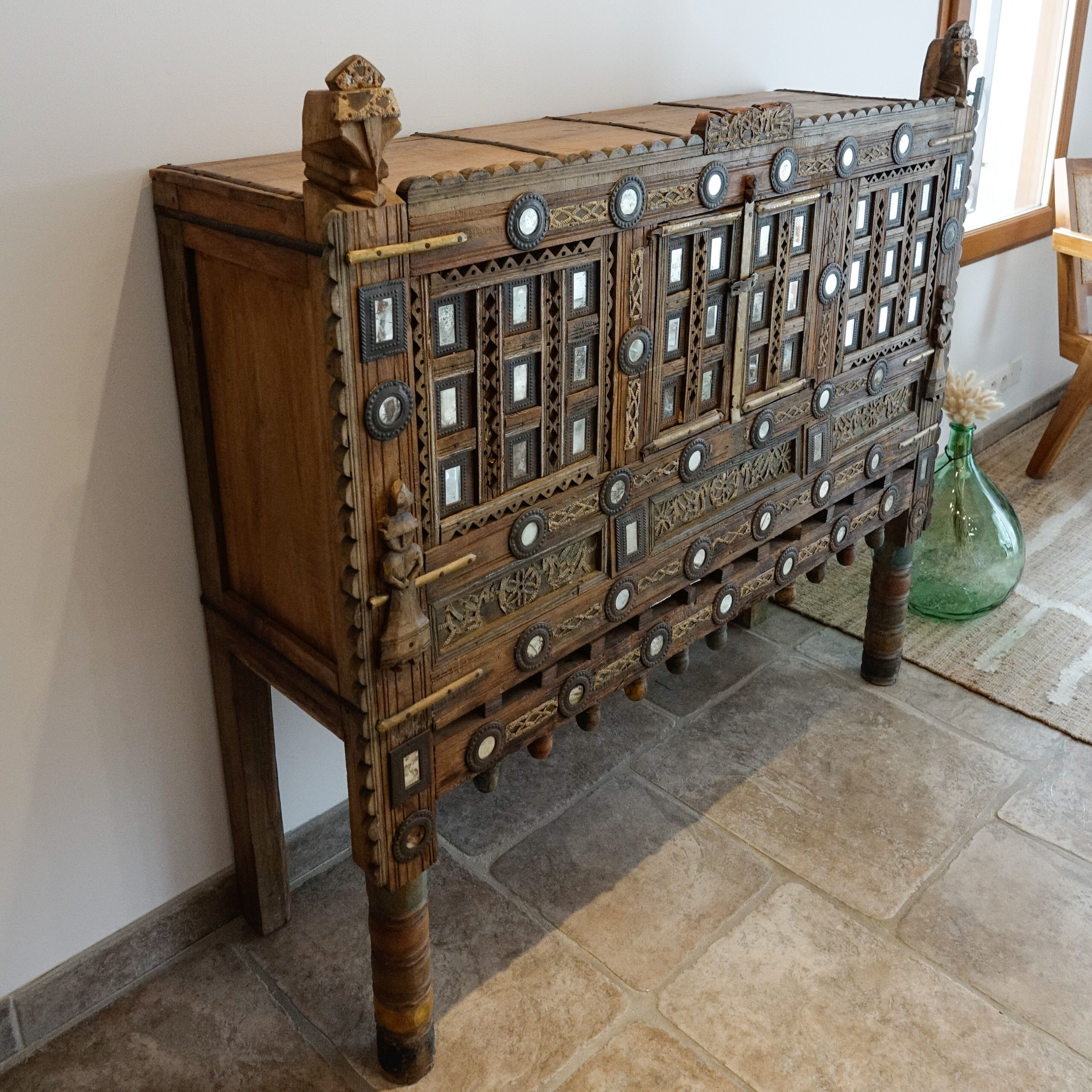 Ancient Indian furniture Damchiya