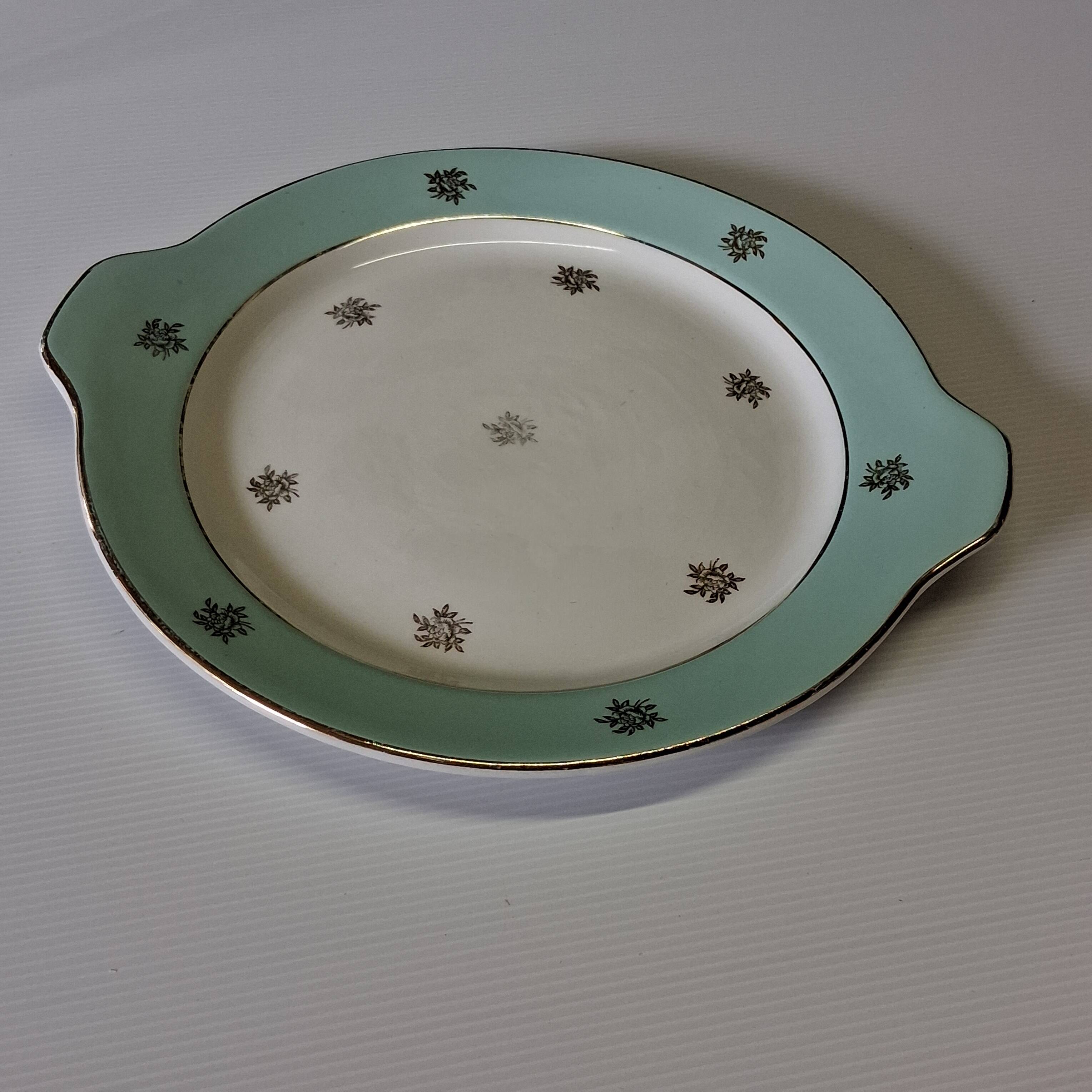 Pie dish with ears from Moulin des Loups in good condition.