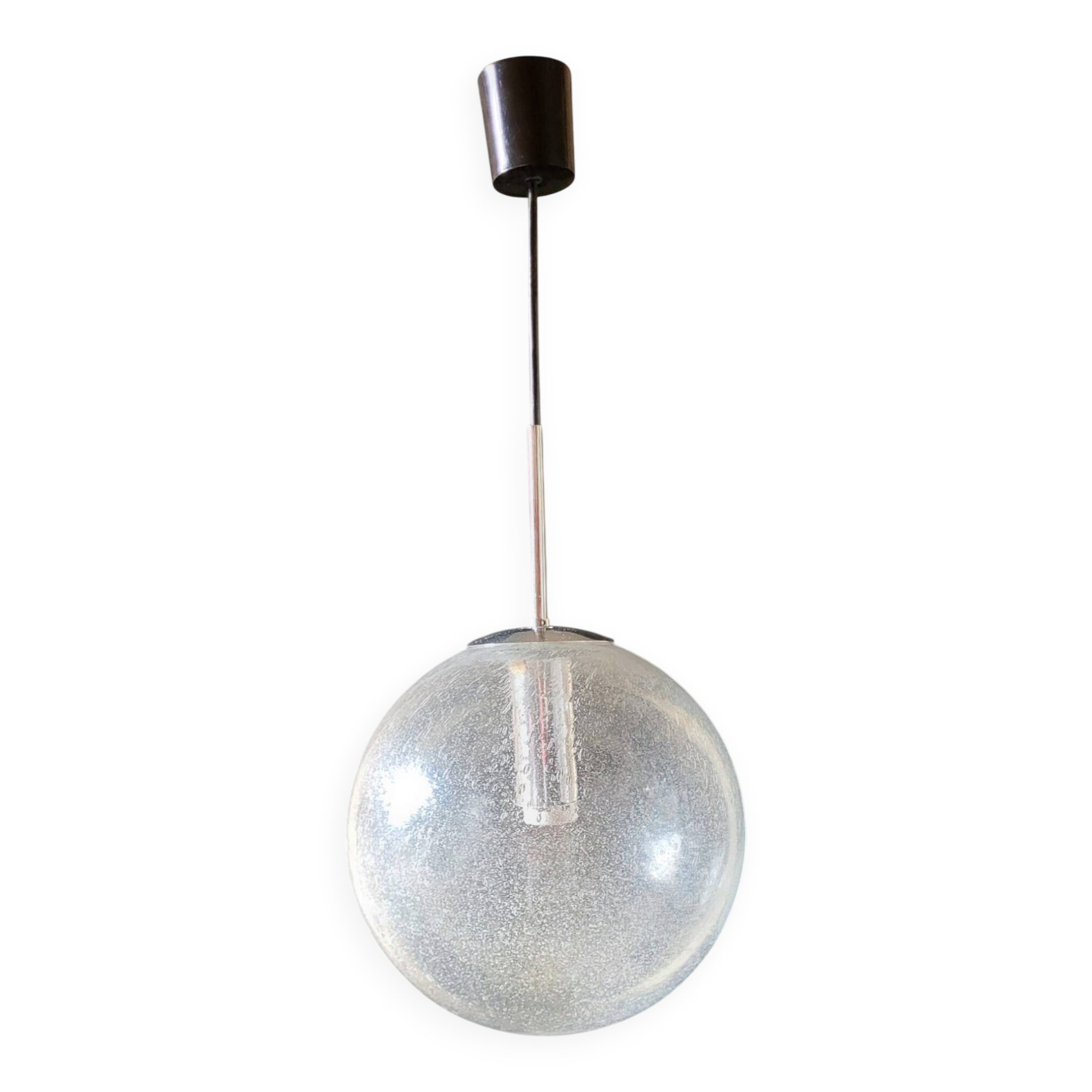 Suspension globe en verre soufflé bullé, monture chromée