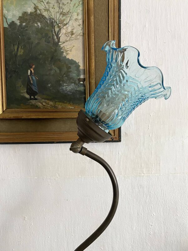 Lampe style rétro laiton et tulipe bleue
