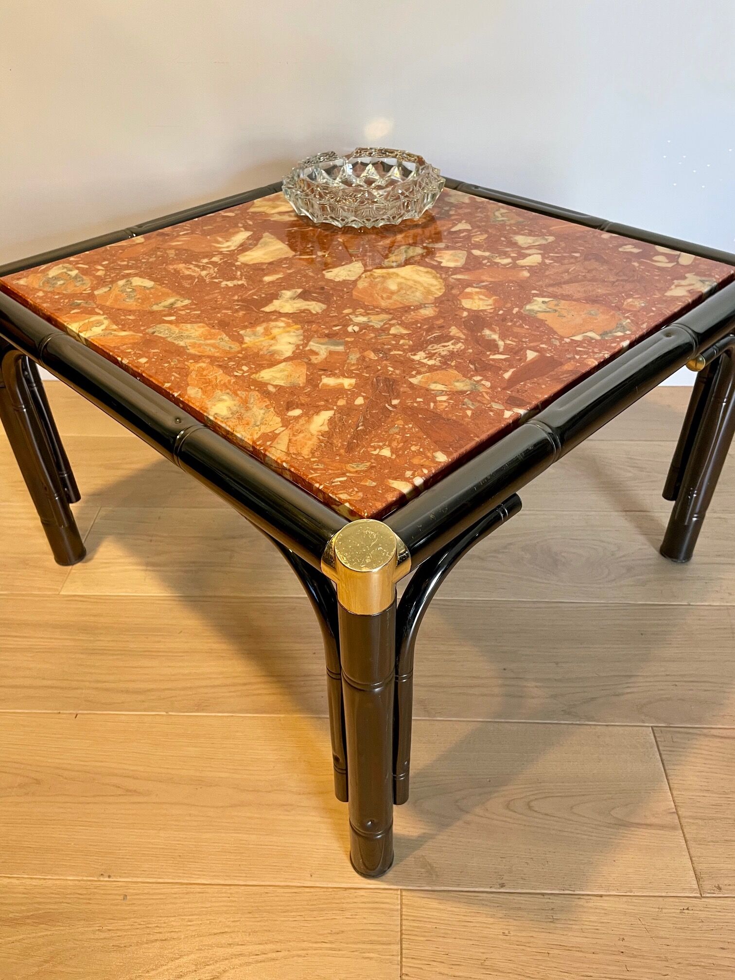 Table basse marbre rouge