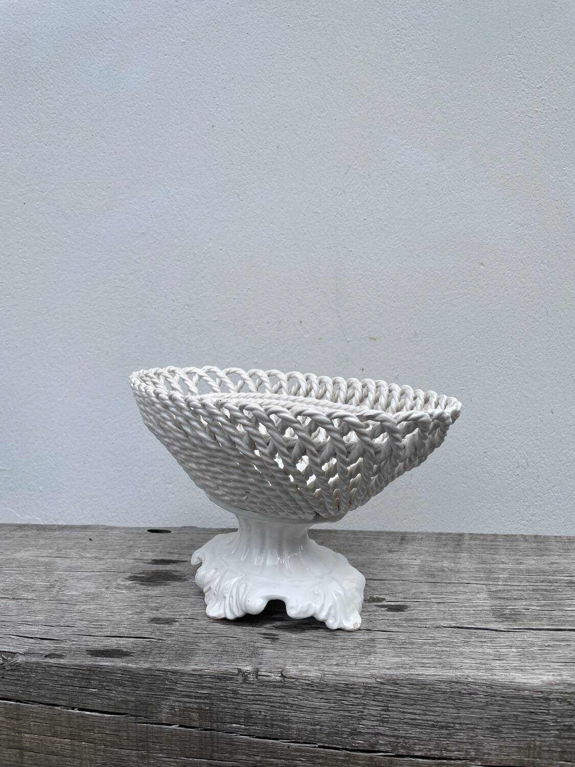 White woven ceramic fruit bowl