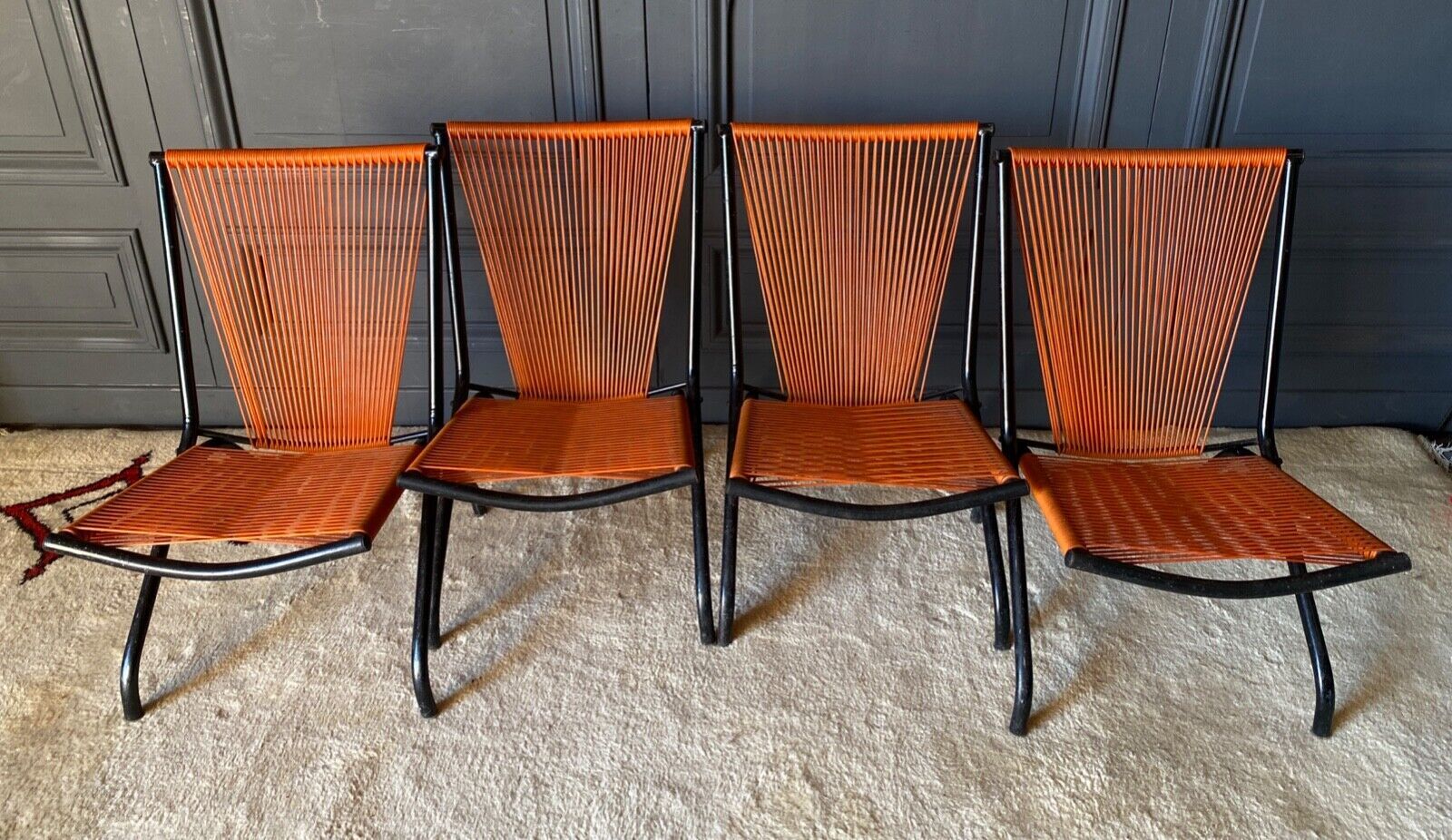 Suite of 4 folding armchairs scoubidou red and tubular black 1960