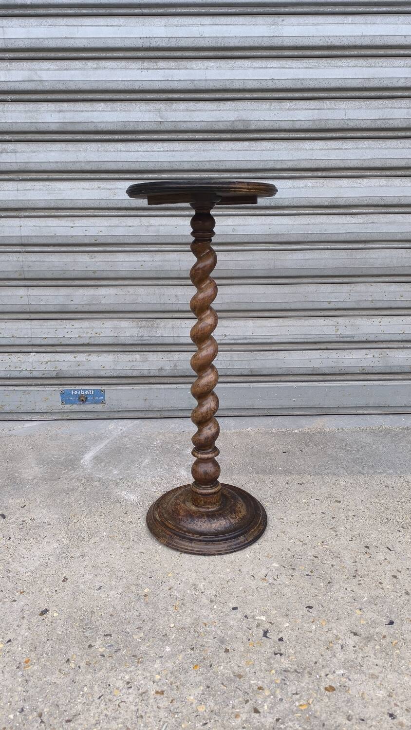 Turned wooden saddle