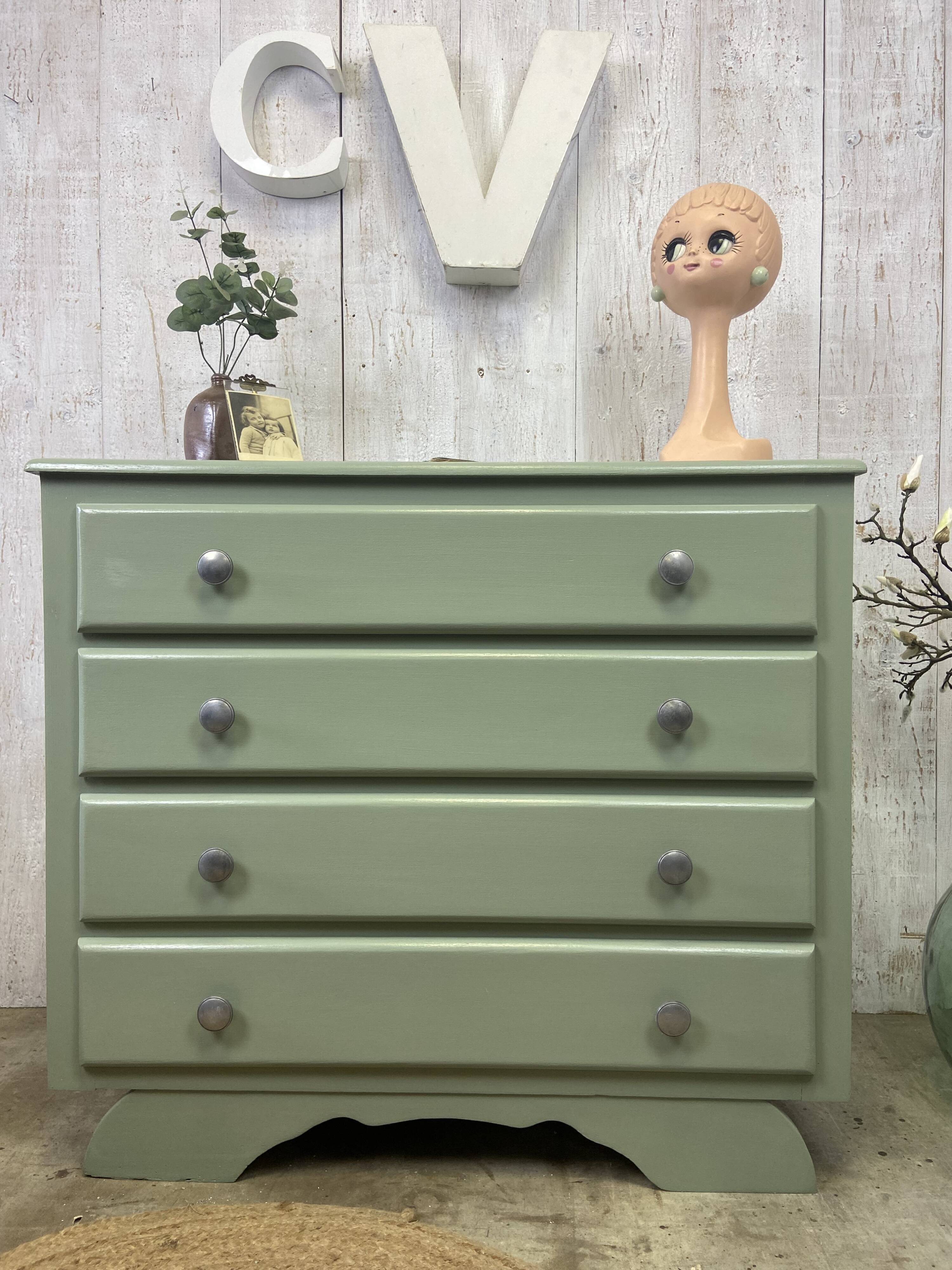 Vintage chest of drawers