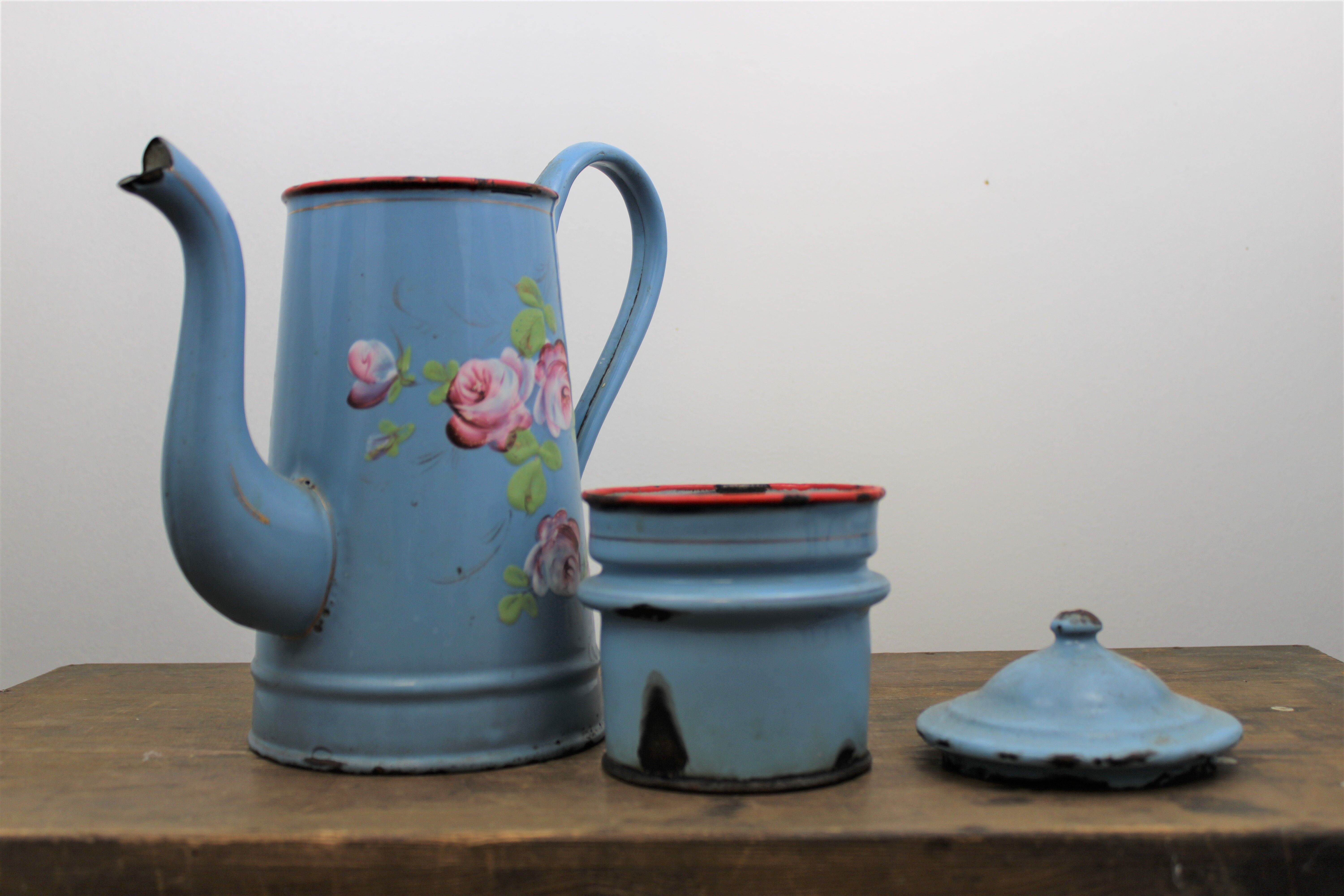 Enamelled sheet metal coffee maker