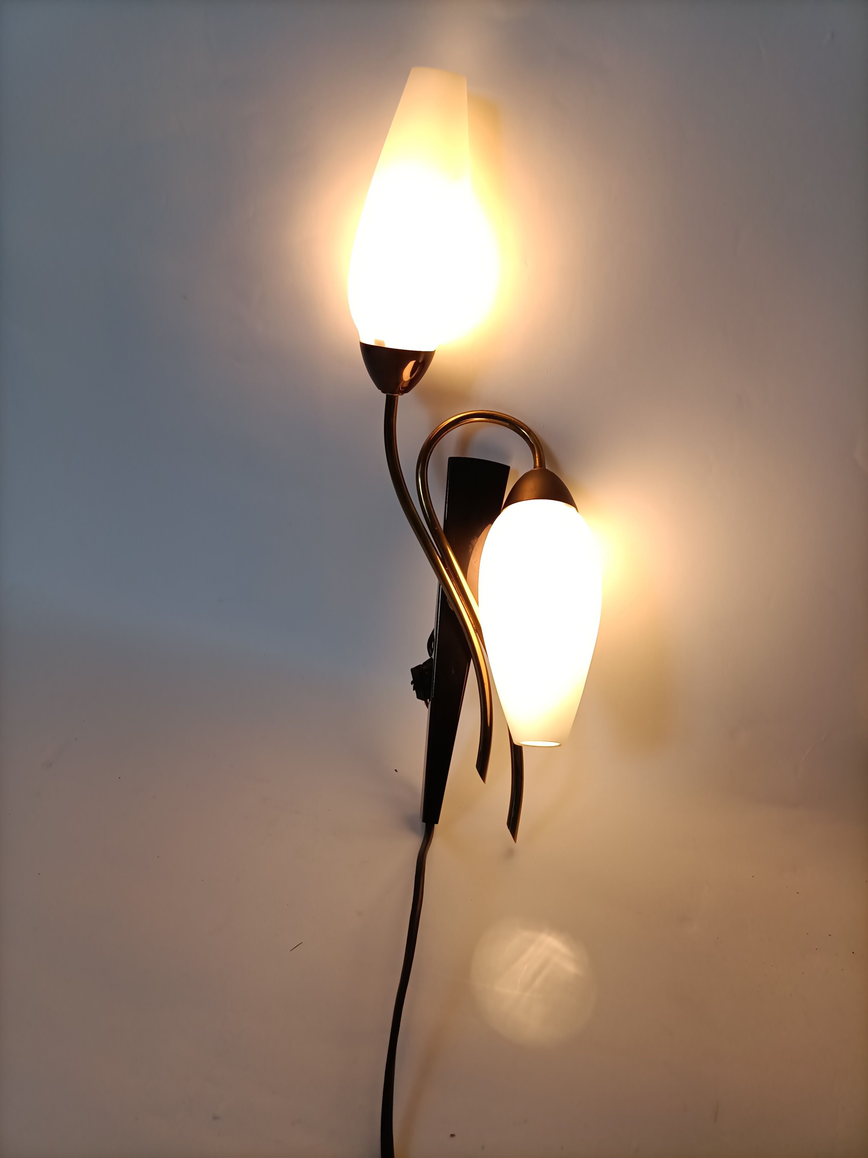 Lunel 1960 wall lamp, opaline, metal and golden brass