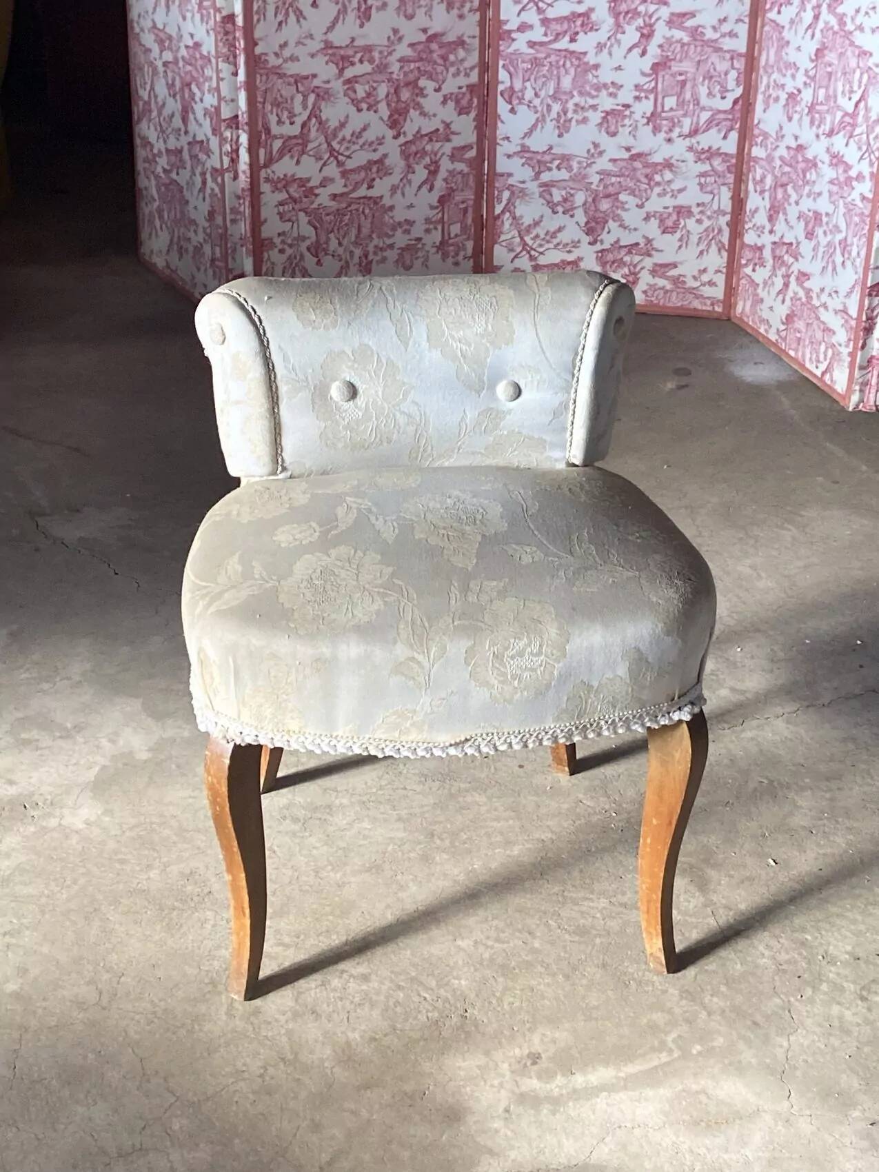 Petit siège de coiffeuse – Fauteuil vintage années 50 Chintz ivoire