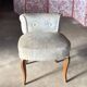 Petit siège de coiffeuse – Fauteuil vintage années 50 Chintz ivoire