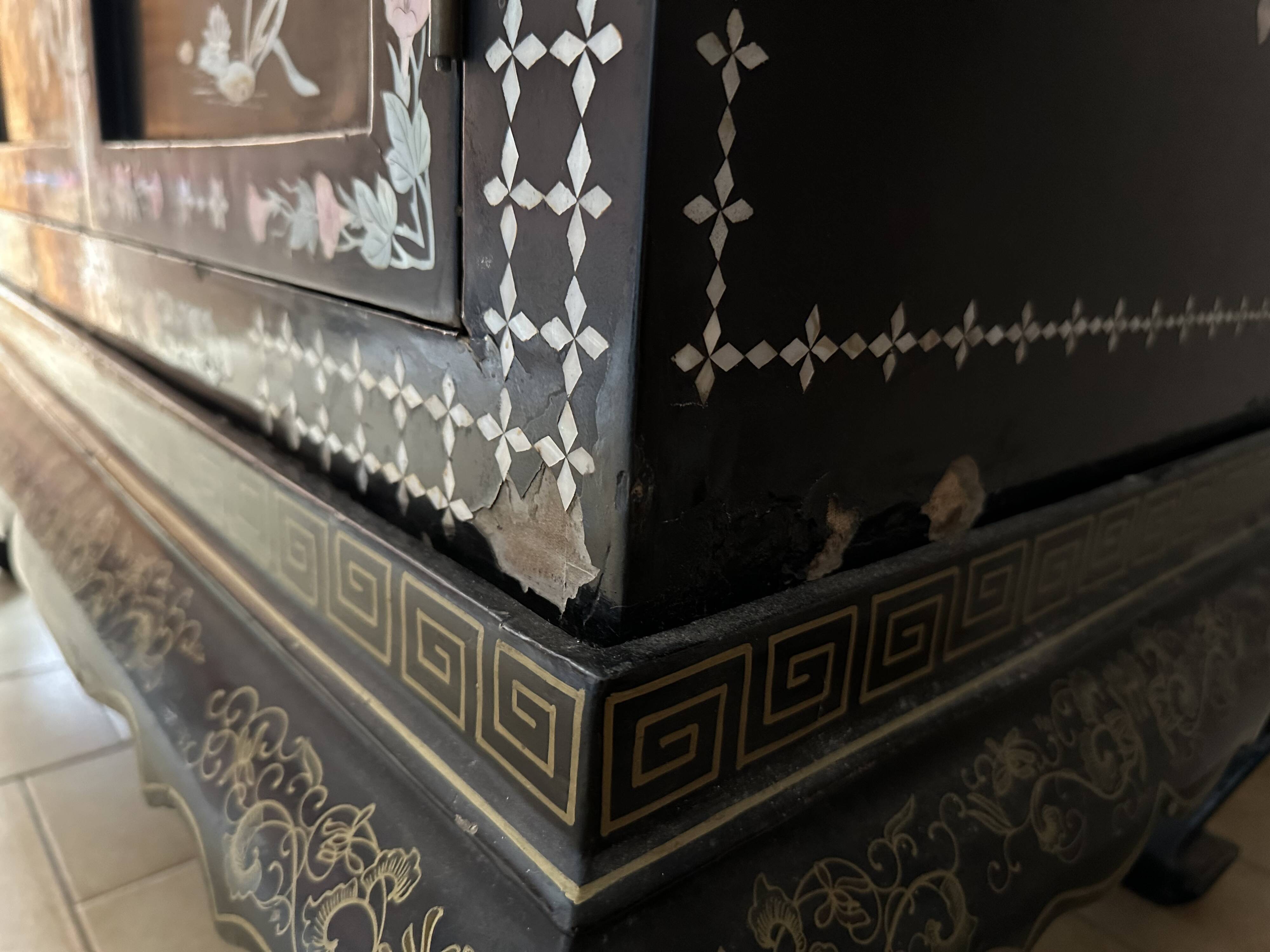 Chinese wedding cabinet – Art furniture, Paris
