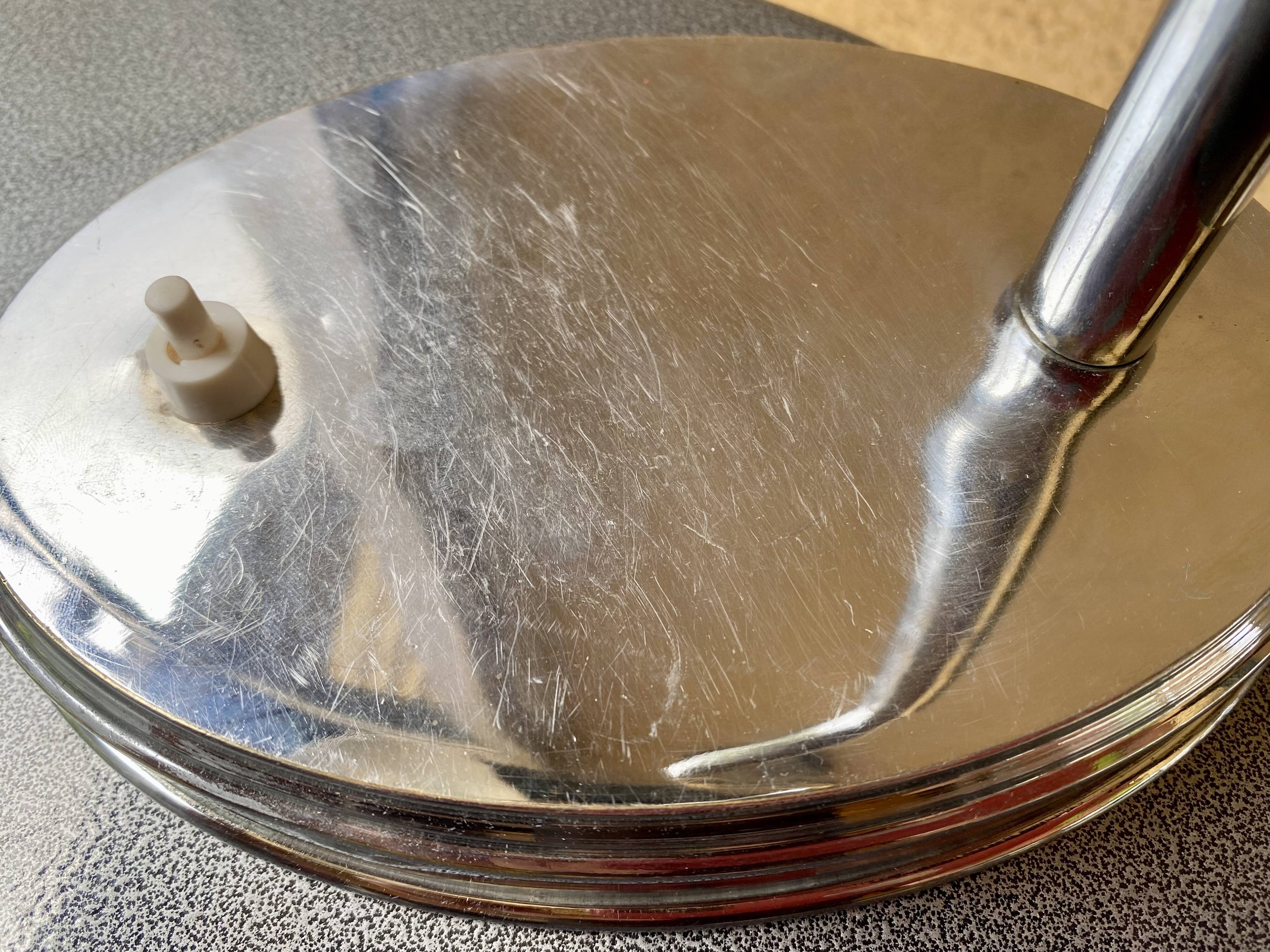 Flexible desk lamp vintage art deco design