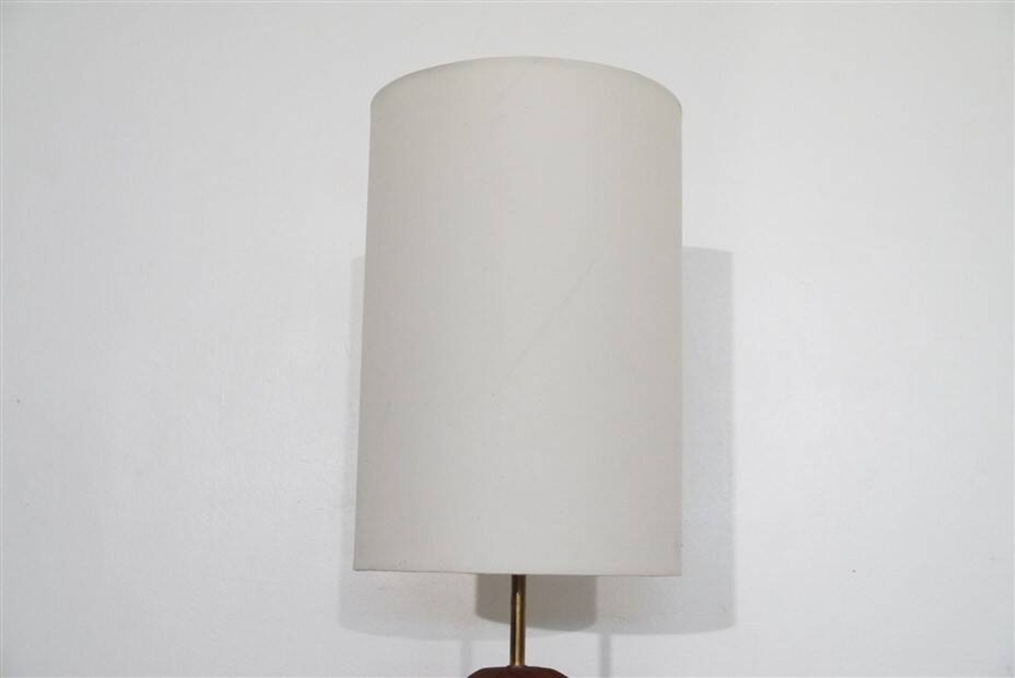 Lampe scandinave en teck monoxyle 1960