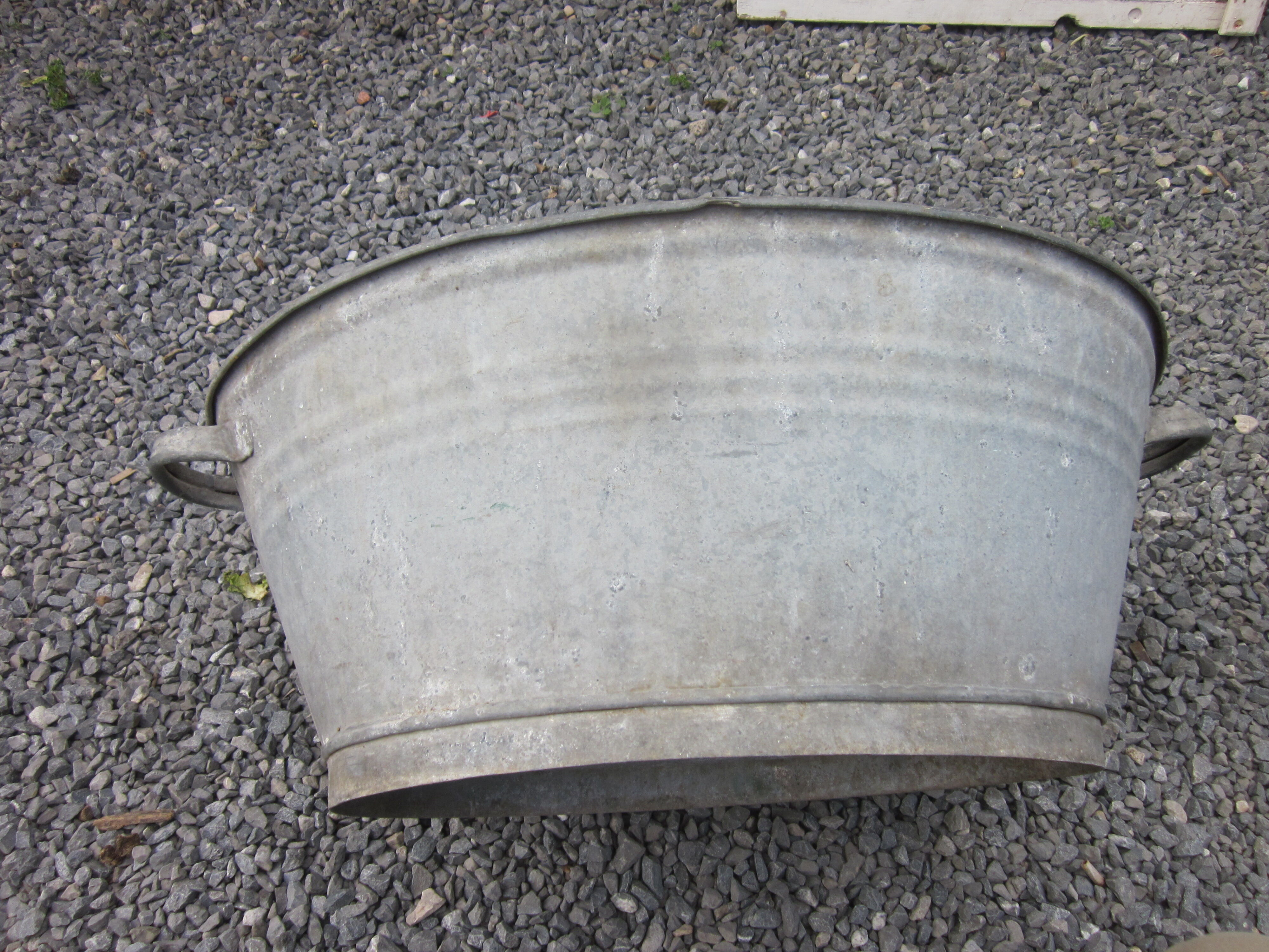 Zinc oval basin