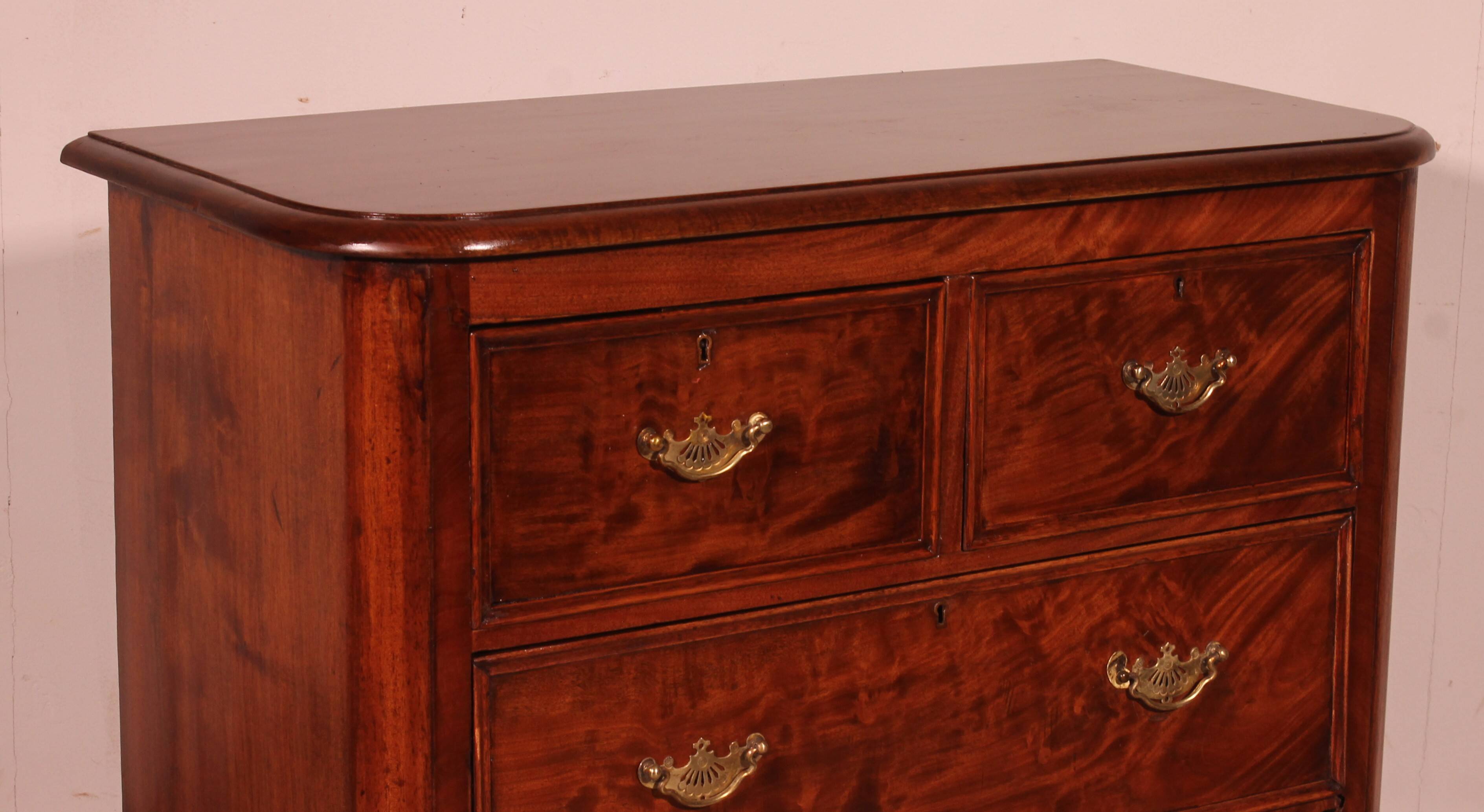 small mahogany chest of drawers - 19th century
