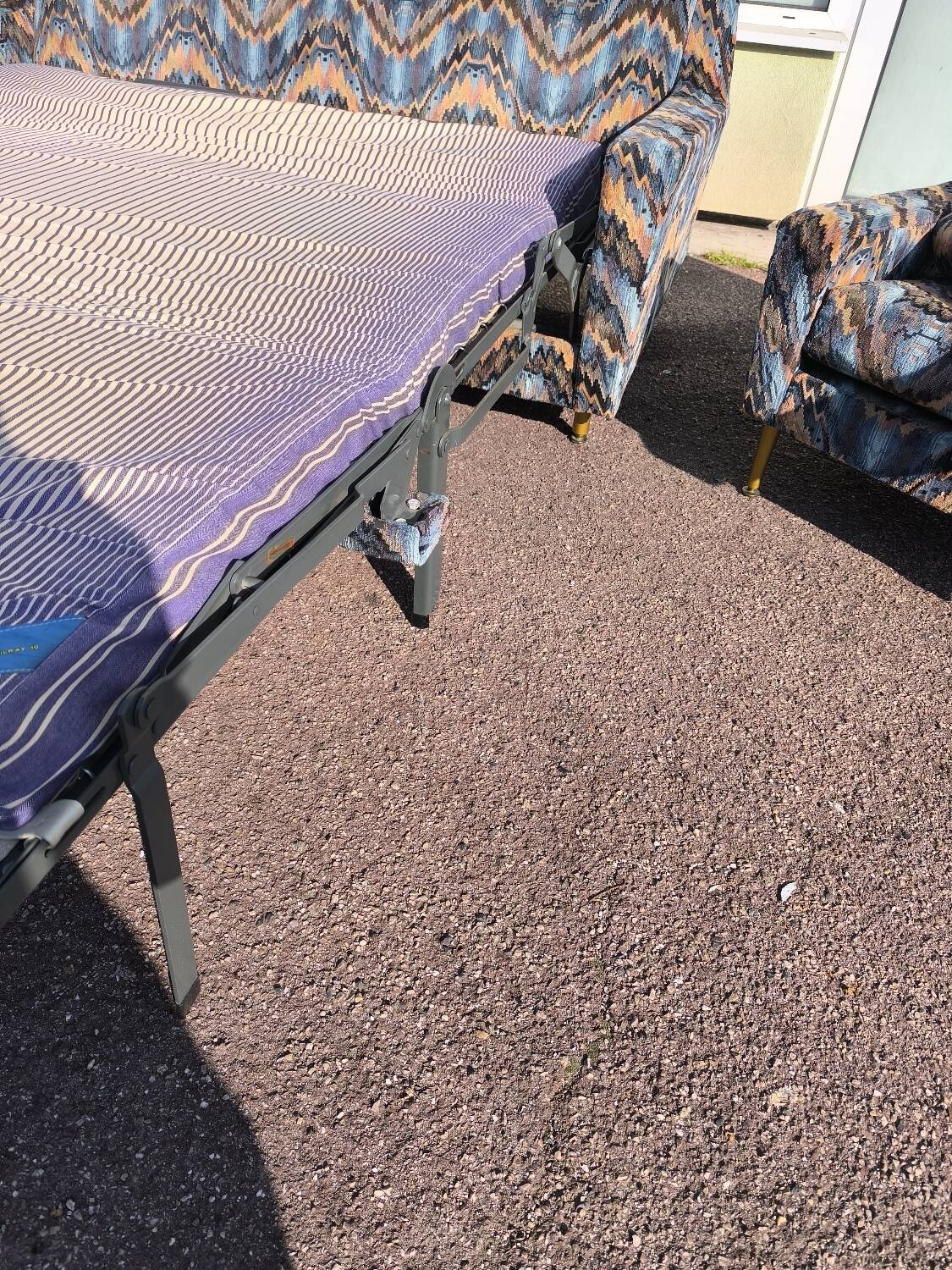 3-seater sofa + 2 vintage armchairs in multicoloured fabric retro design