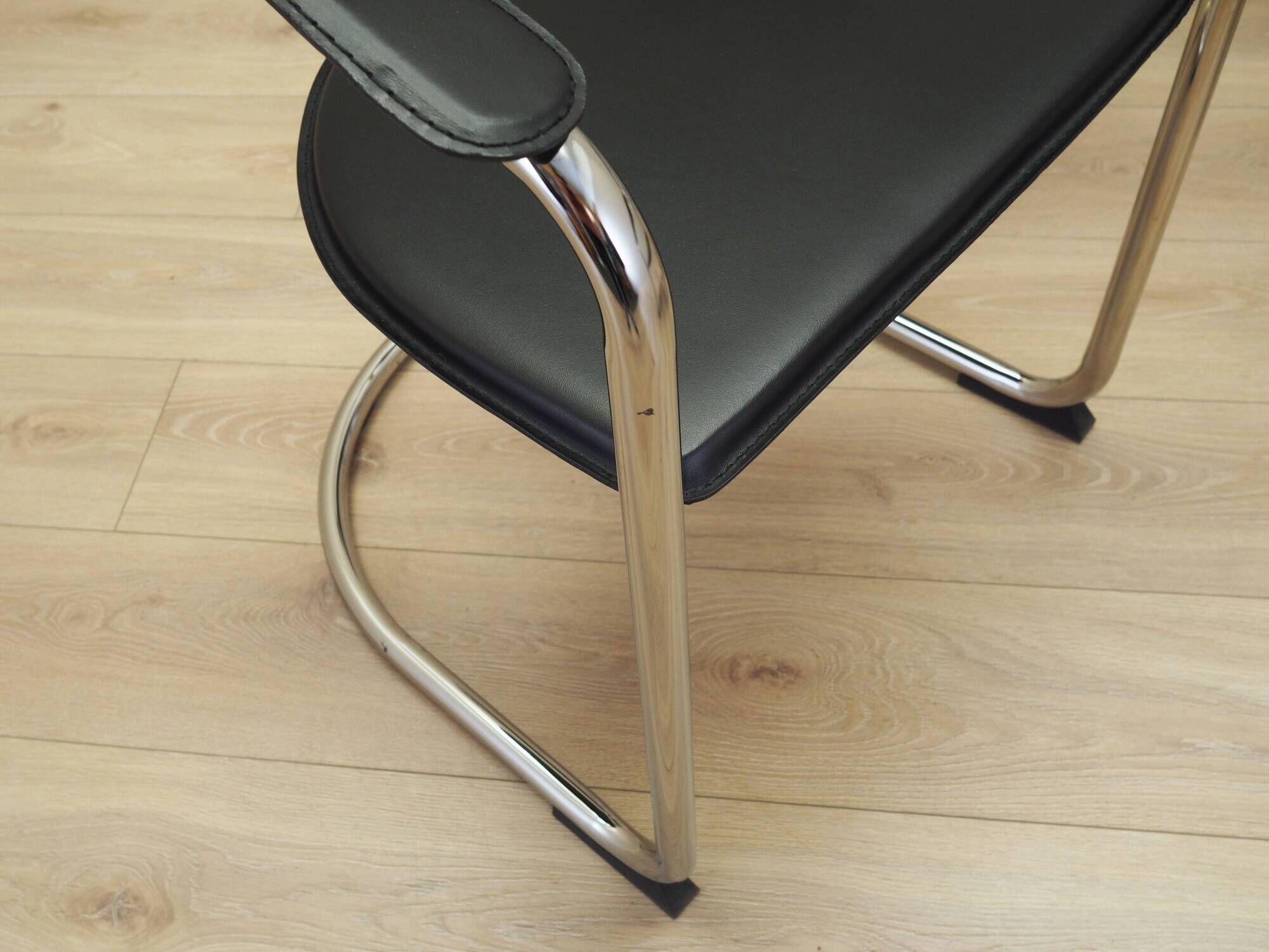 Set of four chairs, Italian design, 1980s, production: Italy