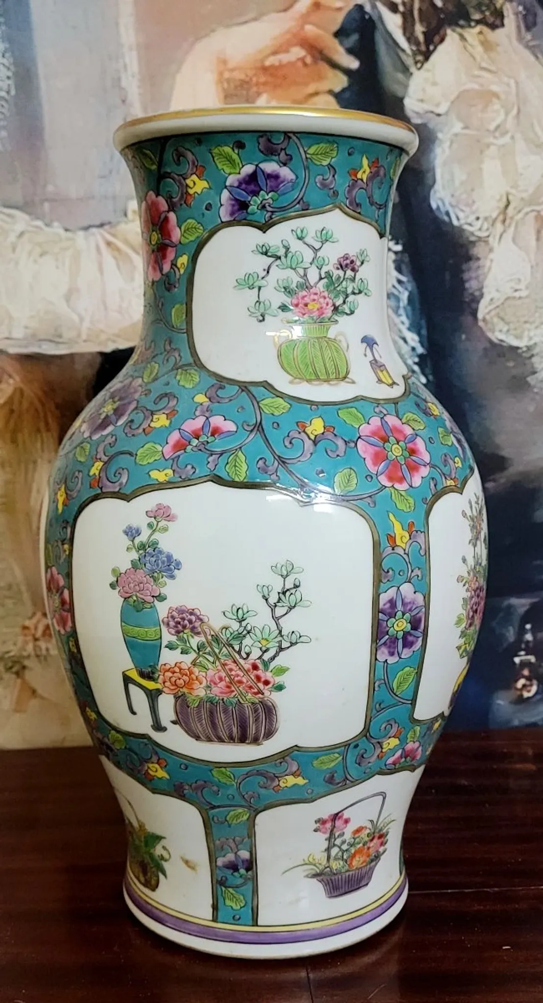 Porcelain vase with floral decoration – Asian style - 20th century