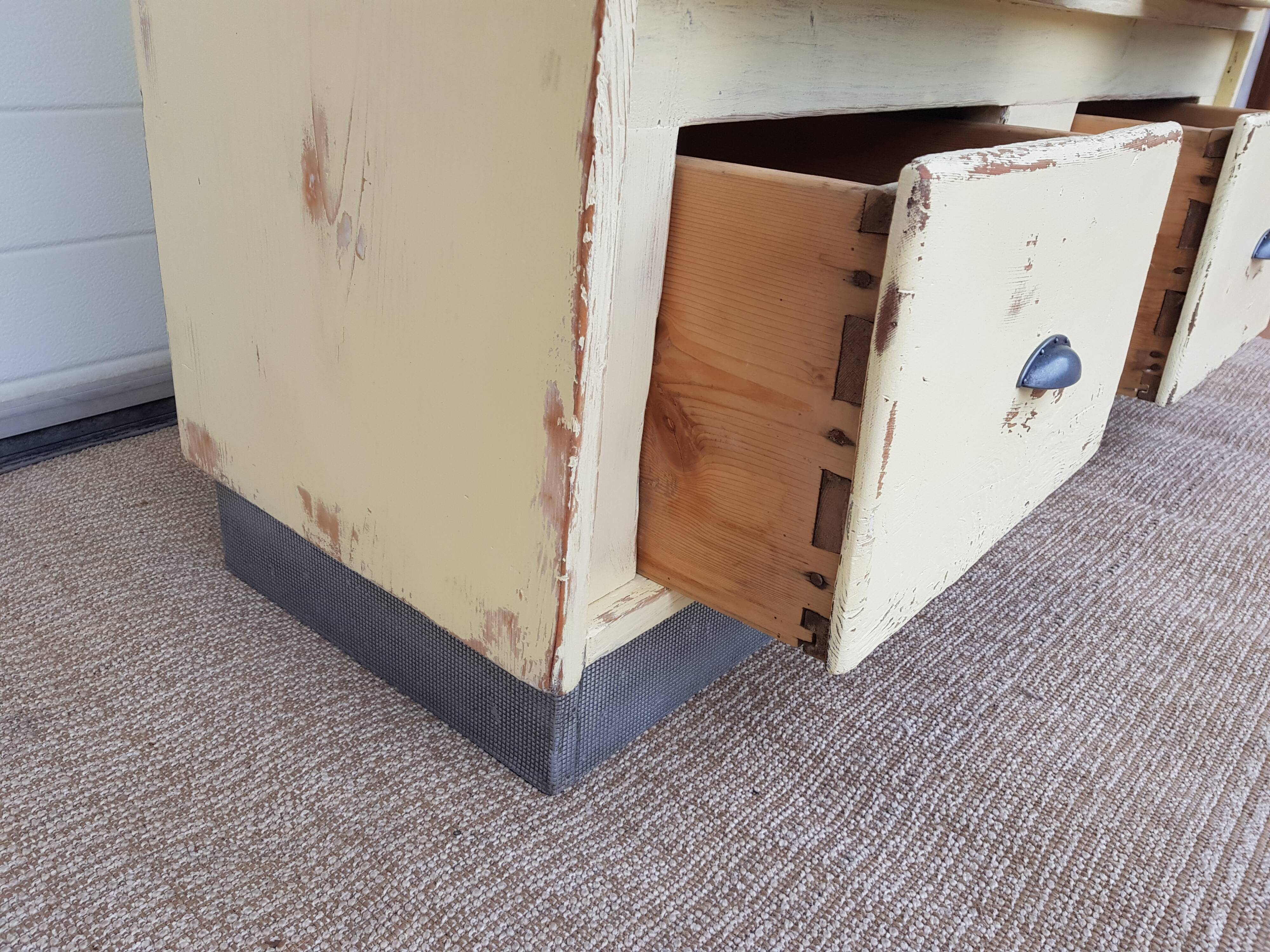 Old grocery furniture 40s