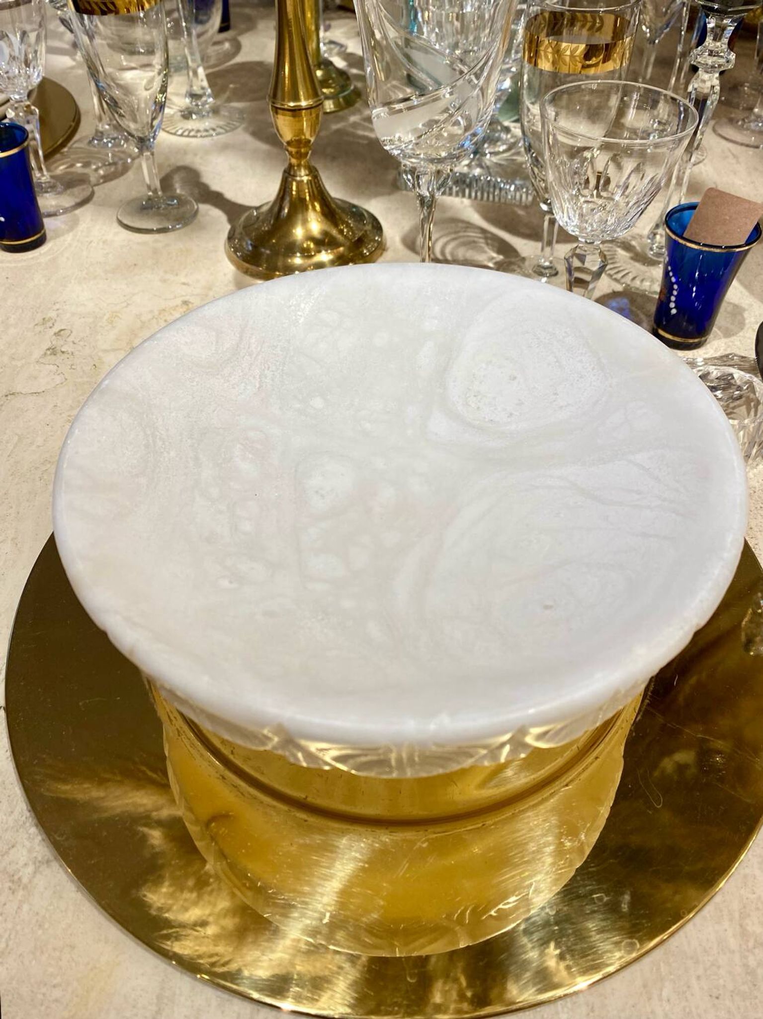 Fruit bowl or empty pocket in carved alabaster