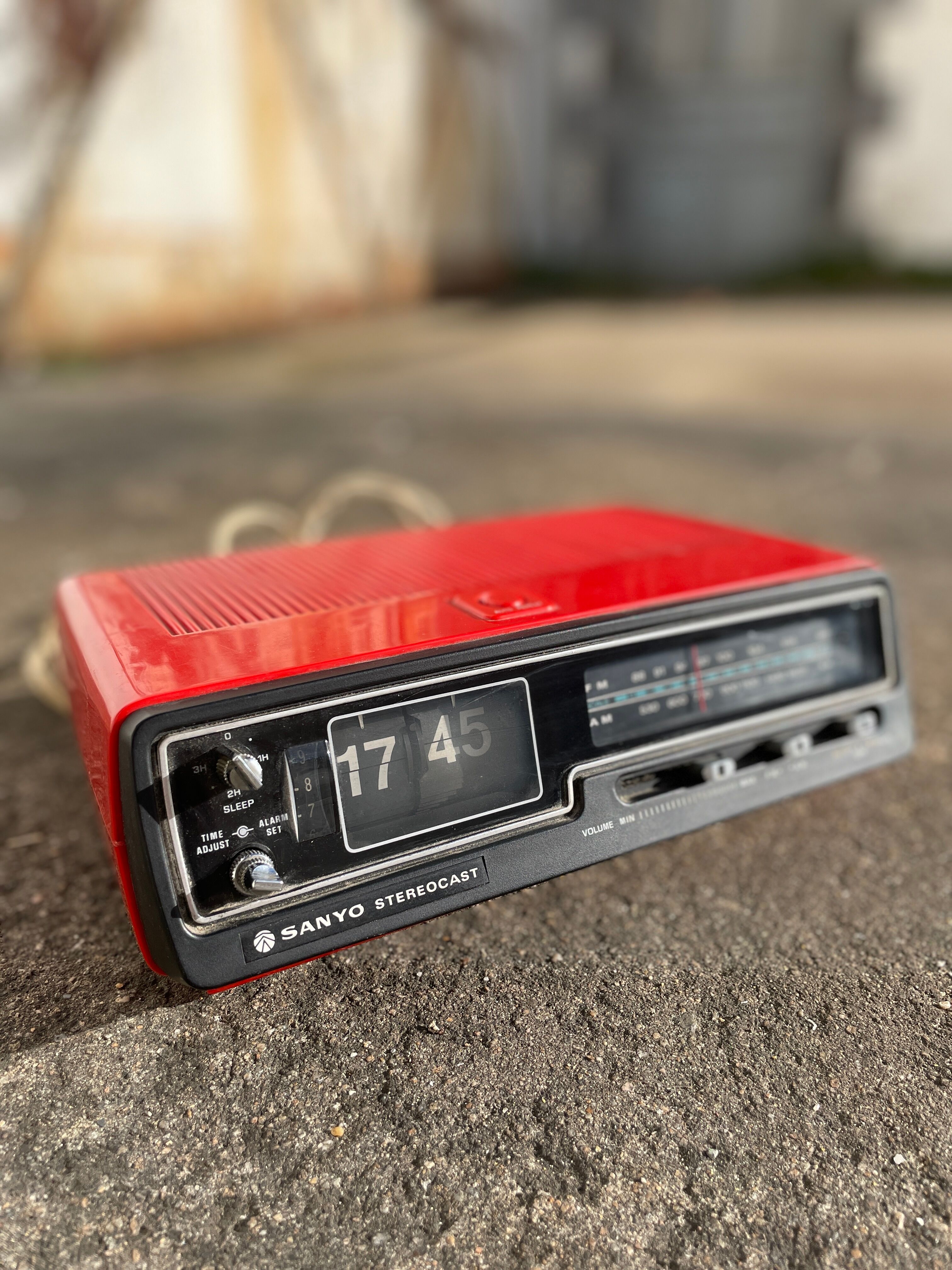 Japanese alarm clock Sanyo Stereocast Flip 70s