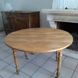 Vintage round table with folding edges