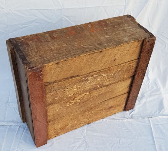 Ancienne caisse d'atelier en bois massif avec marquage / 4 kg