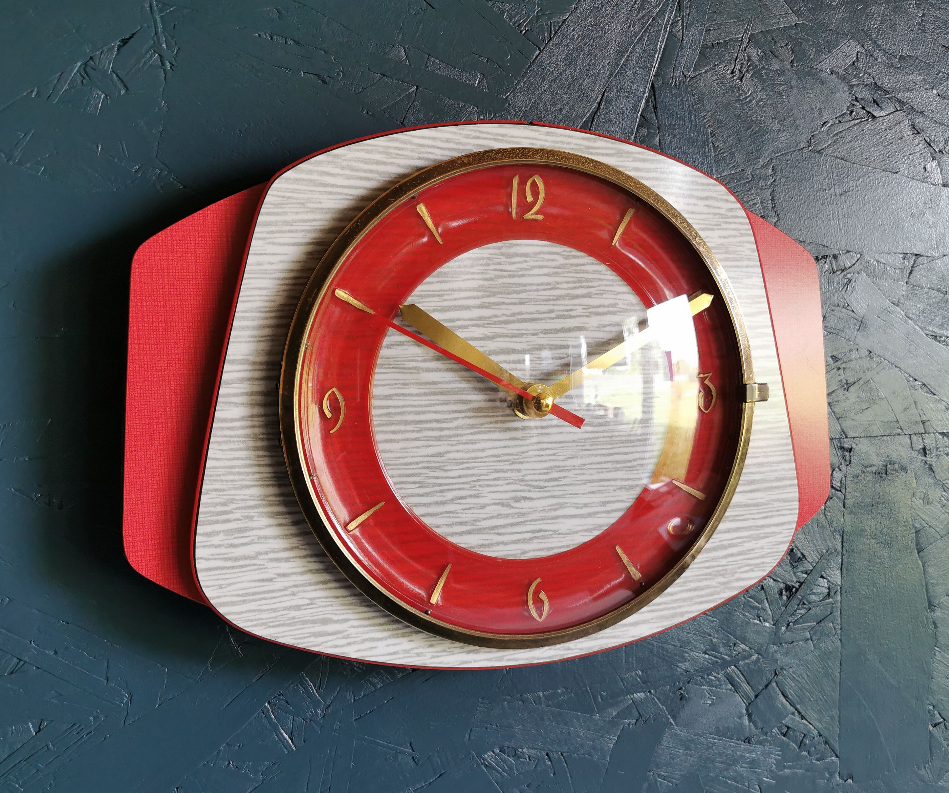 Vintage formica clock silent wall clock "Rouge Gris"