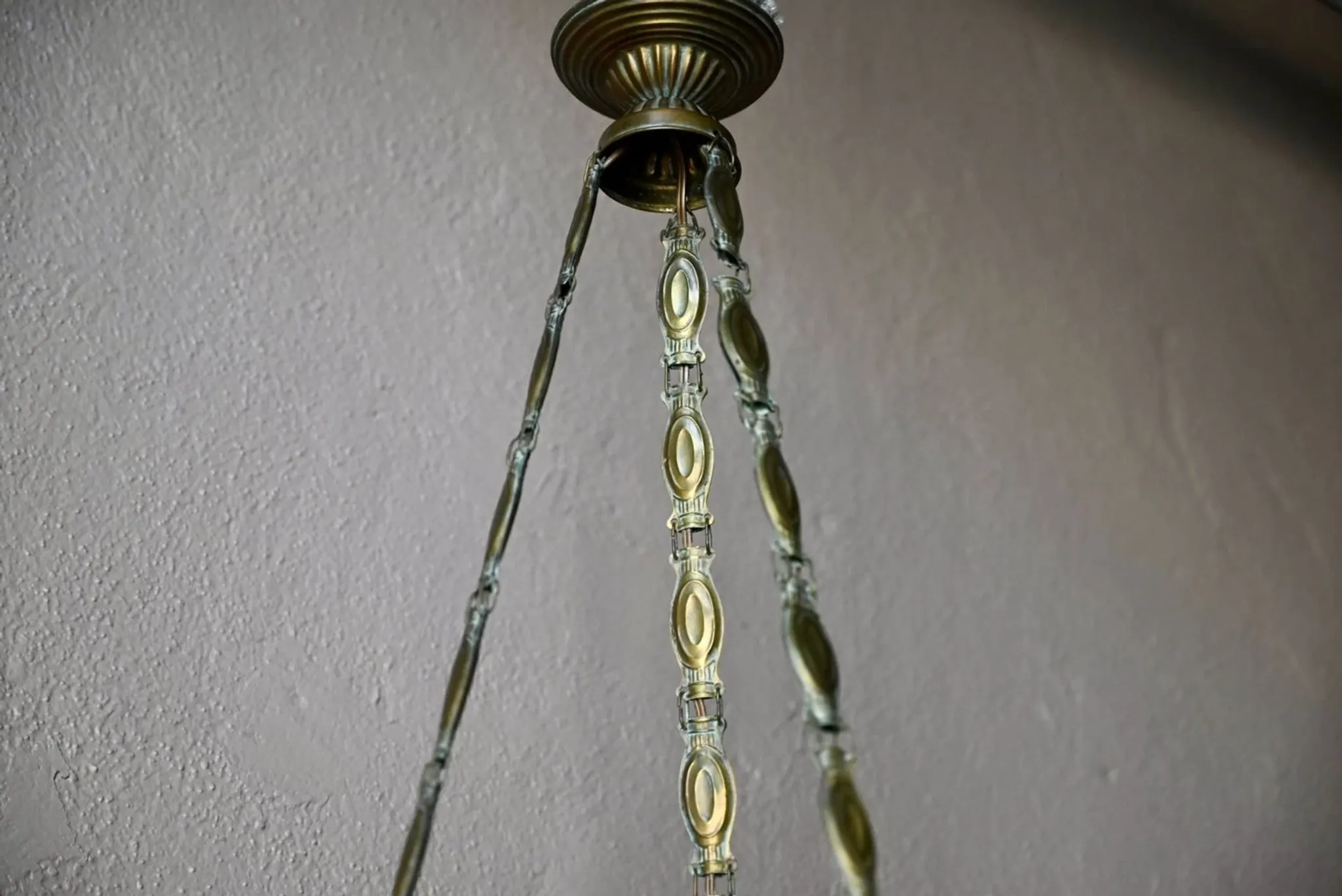 Art Deco lustre in brass and frosted pressed glass from the 1930s.