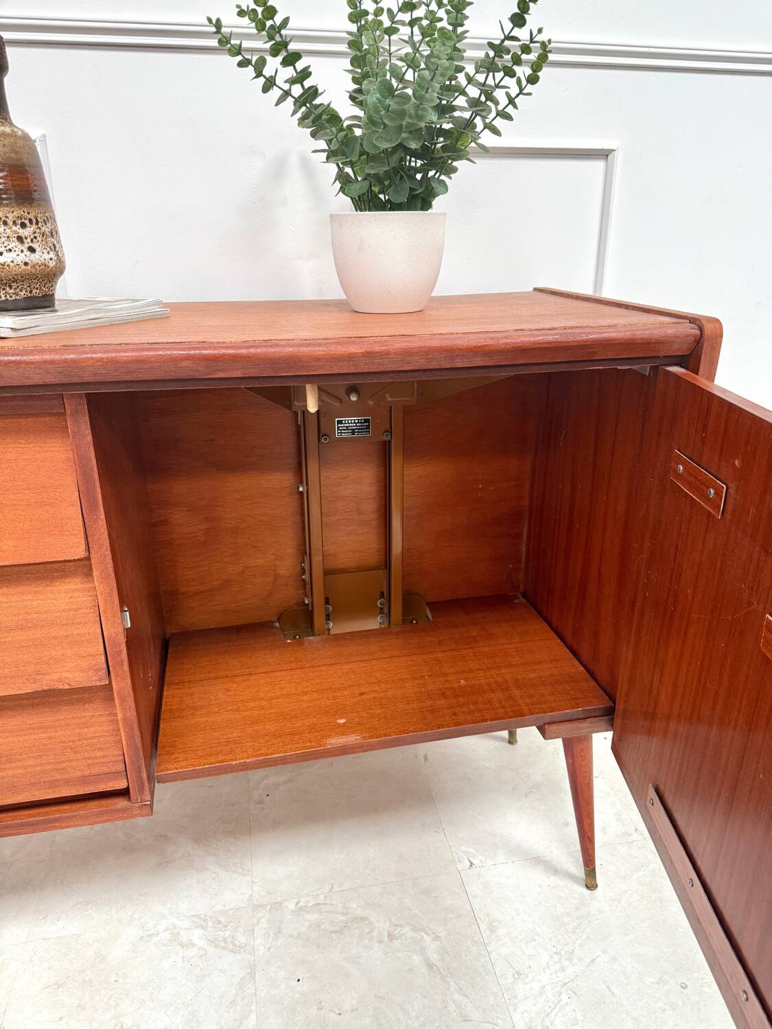 Buffet vintage pieds compas