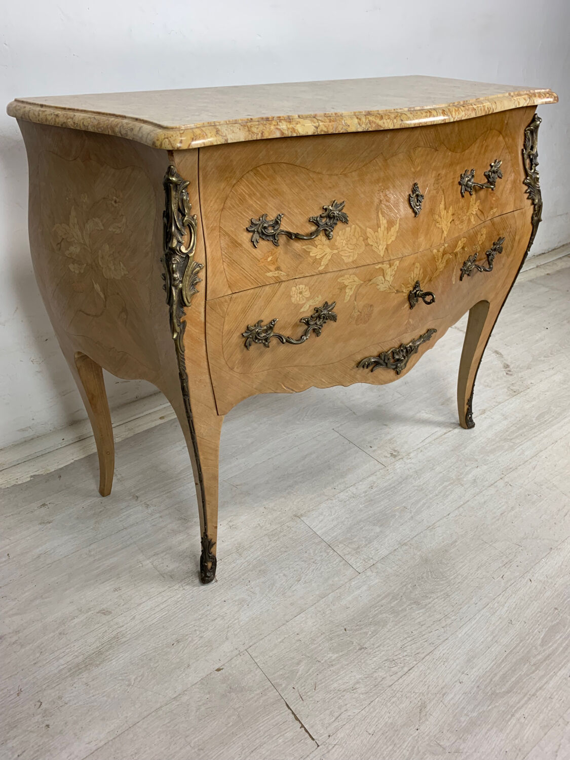 Commode de style louis XV