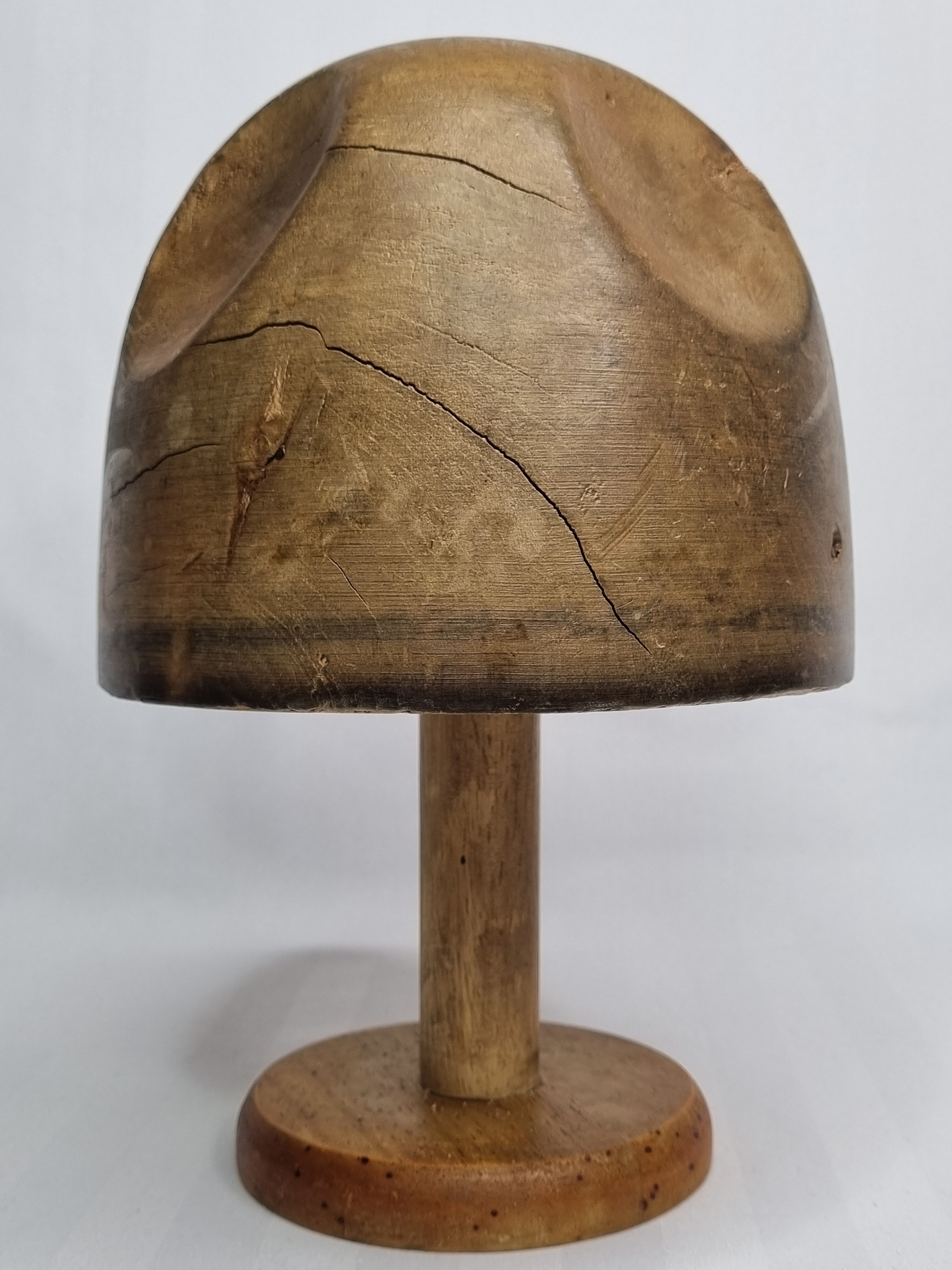 Old standing hat shape, 1900