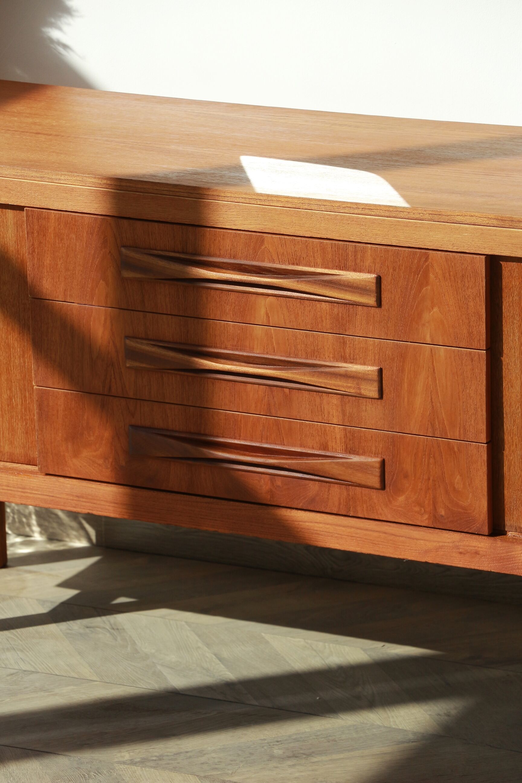 Scandinavian sideboard - long handles - 60s