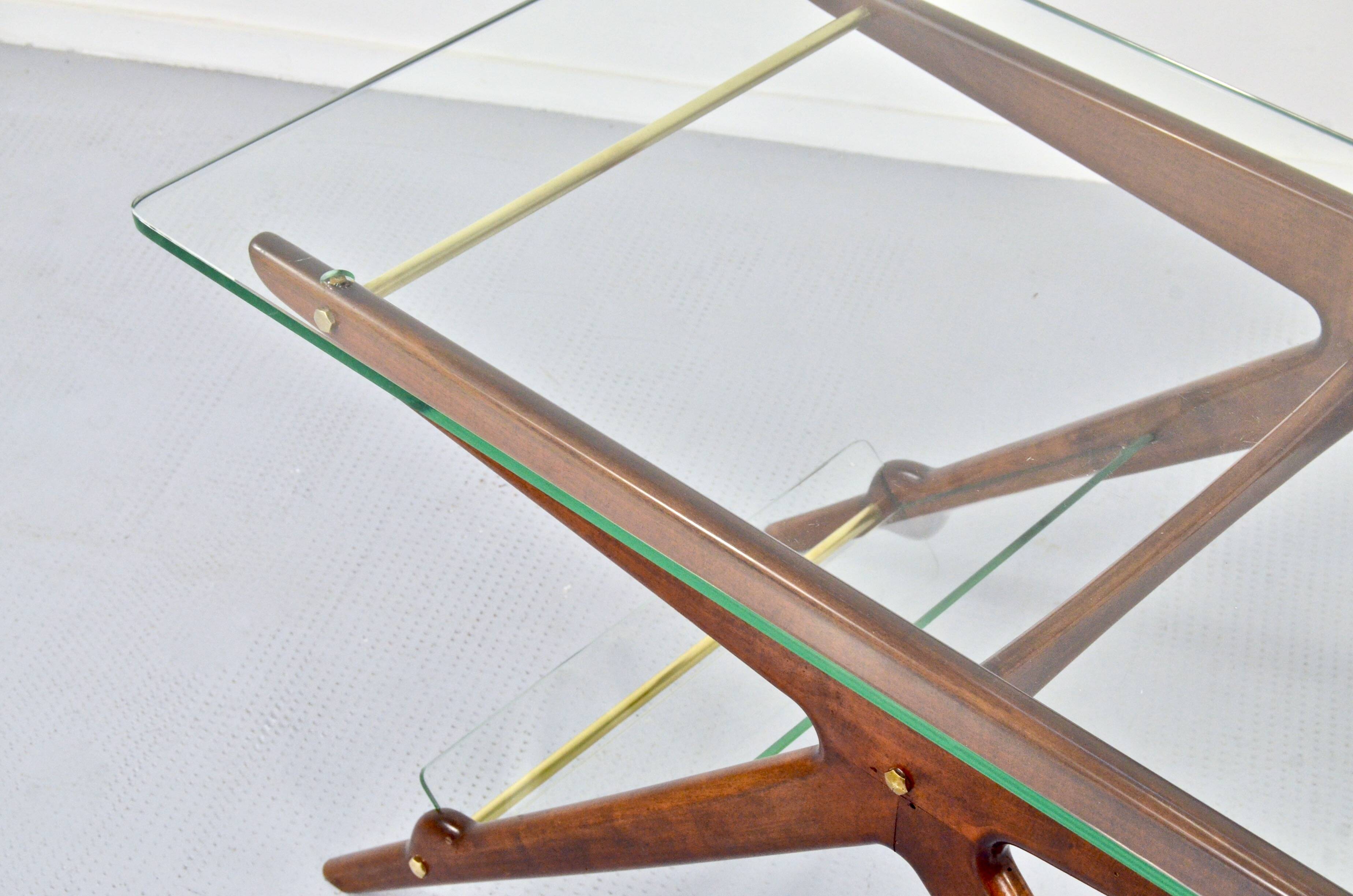Table basse italienne en acajou, laiton et verre