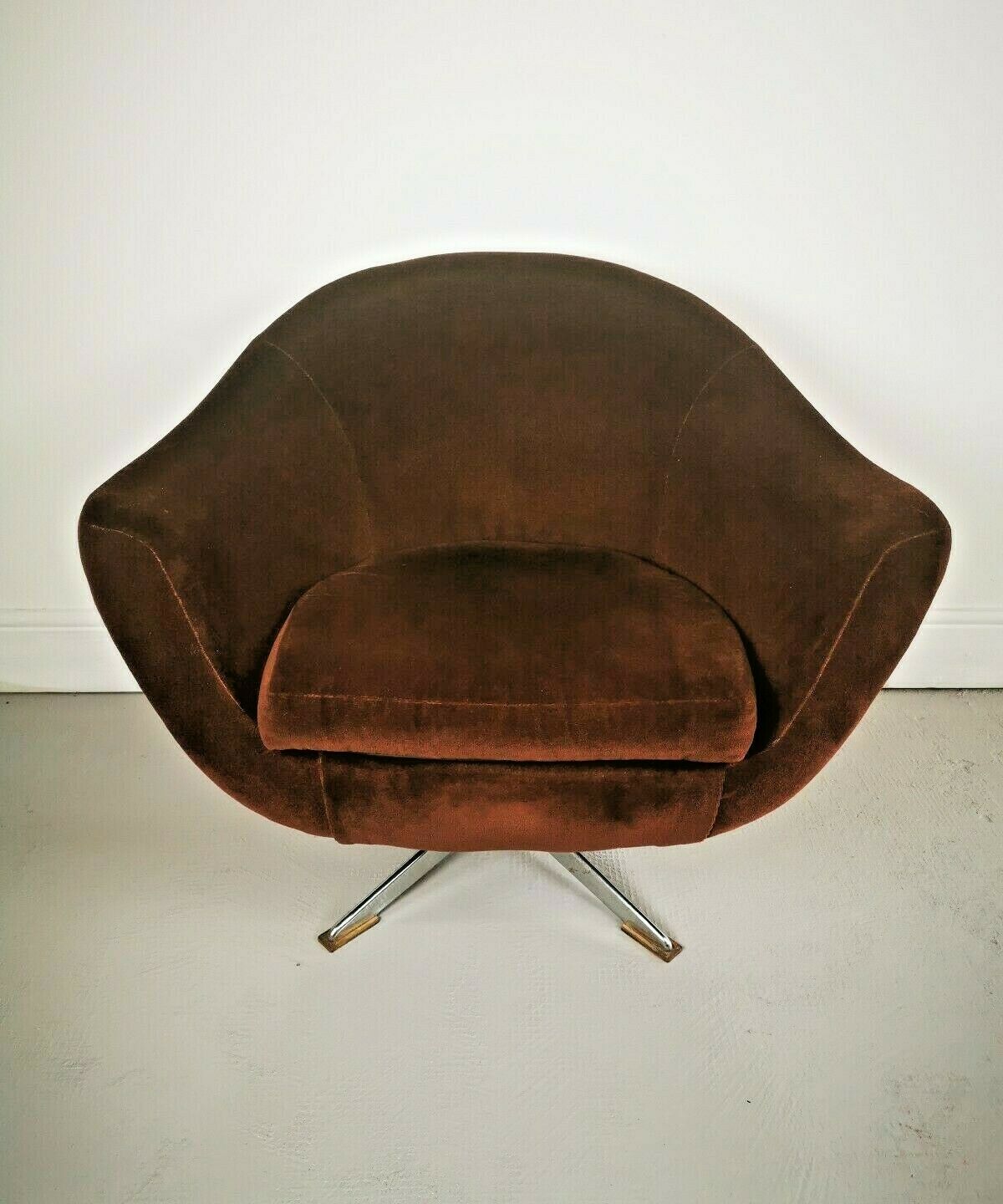 Mid Century 1960s/70s Brown Swivel Tub Chair