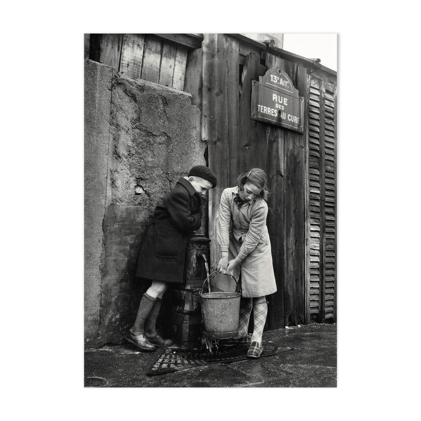 Photography, "Children at the Fountain, Rue des terres au curé", Paris, 1954 / NB / 15 x 20 cm