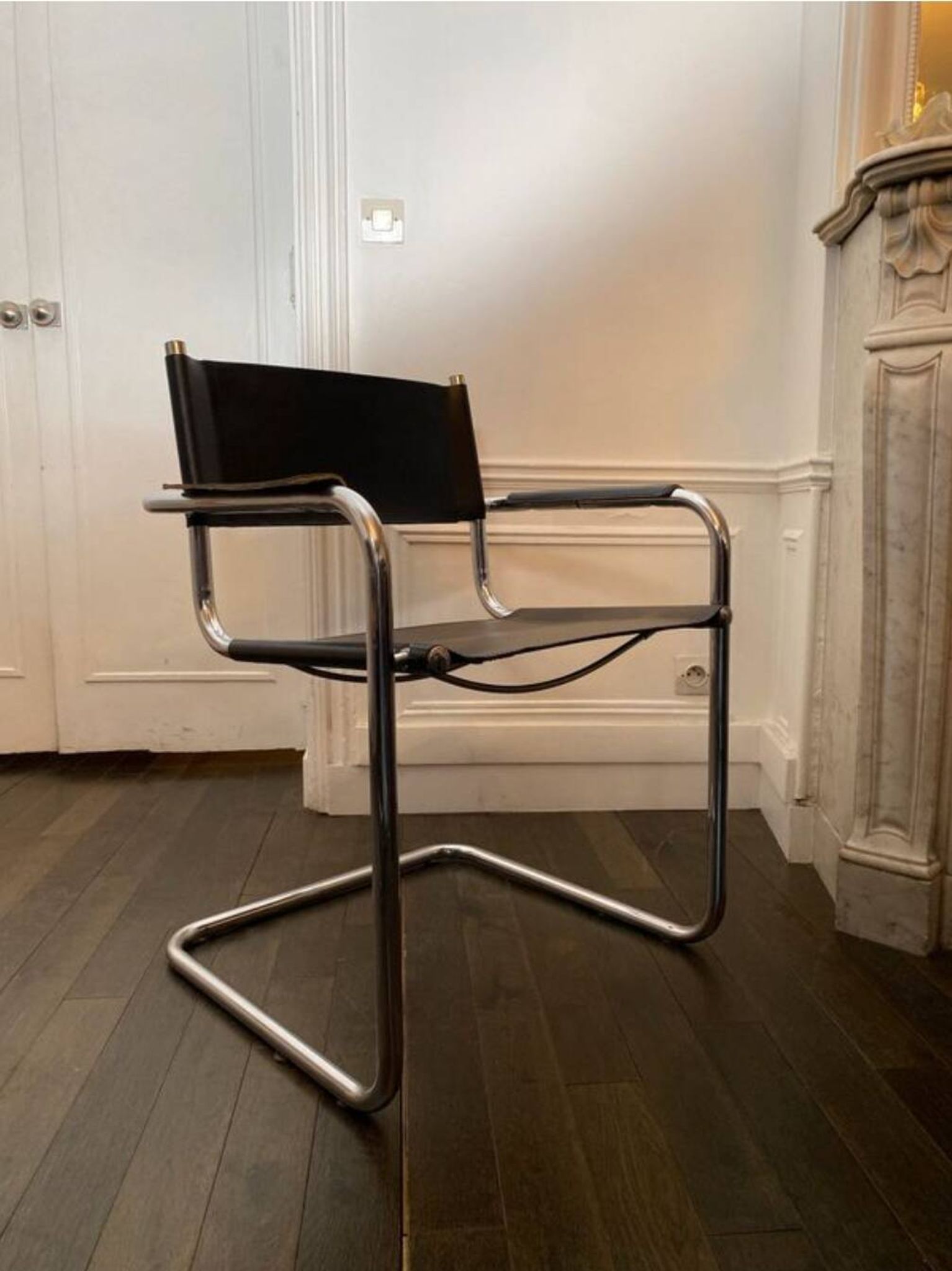 B34 Cantilever chair in Italian leather and chrome-plated steel frame attributed to designer Marcel Breuer