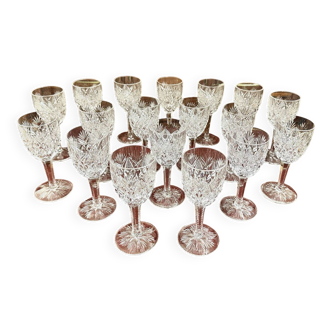 18 verres à vin blanc en cristal Saint Louis « modèle Florence » -340001