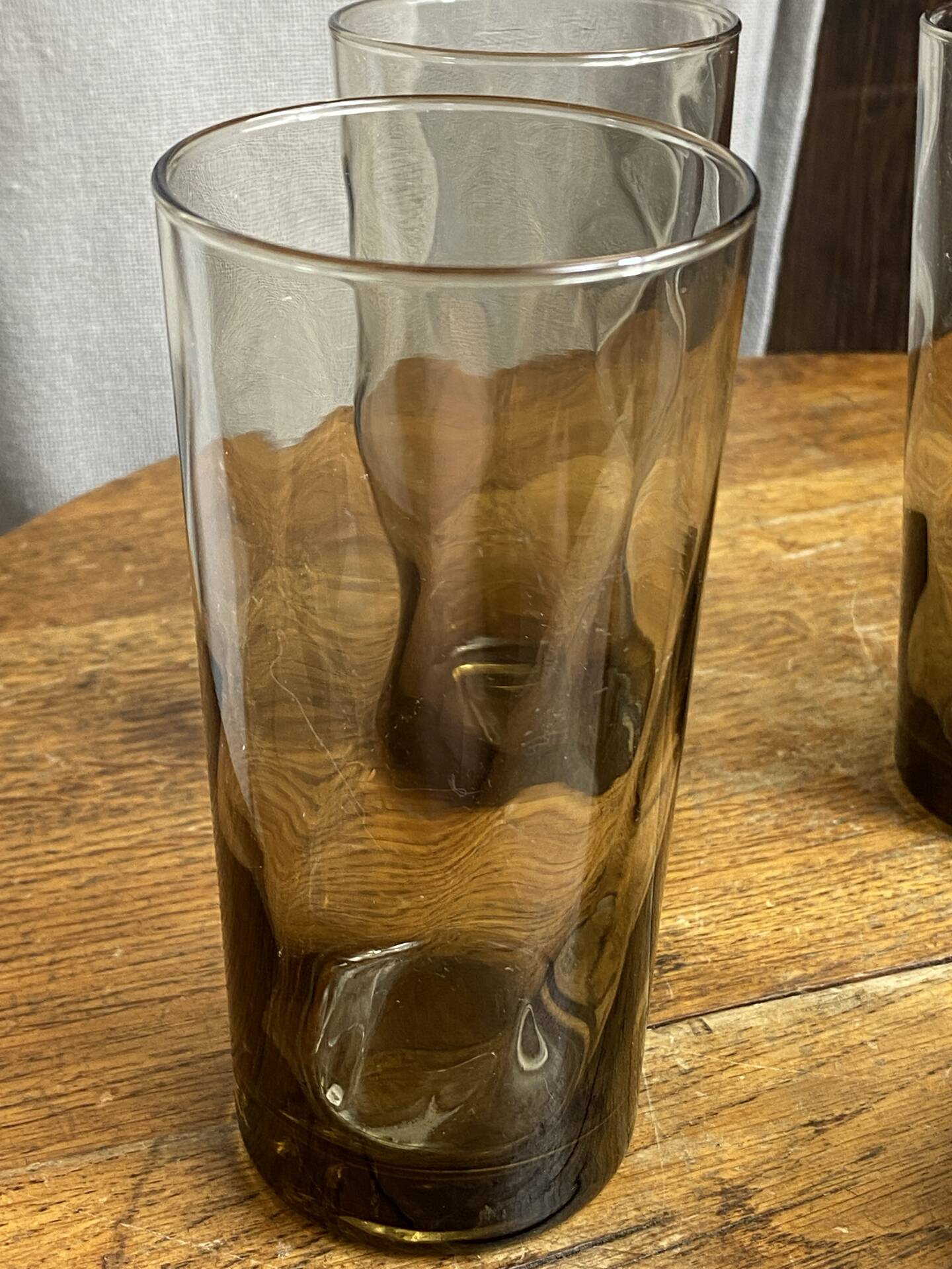 6 verres à eau en verre brun fumé, années 70