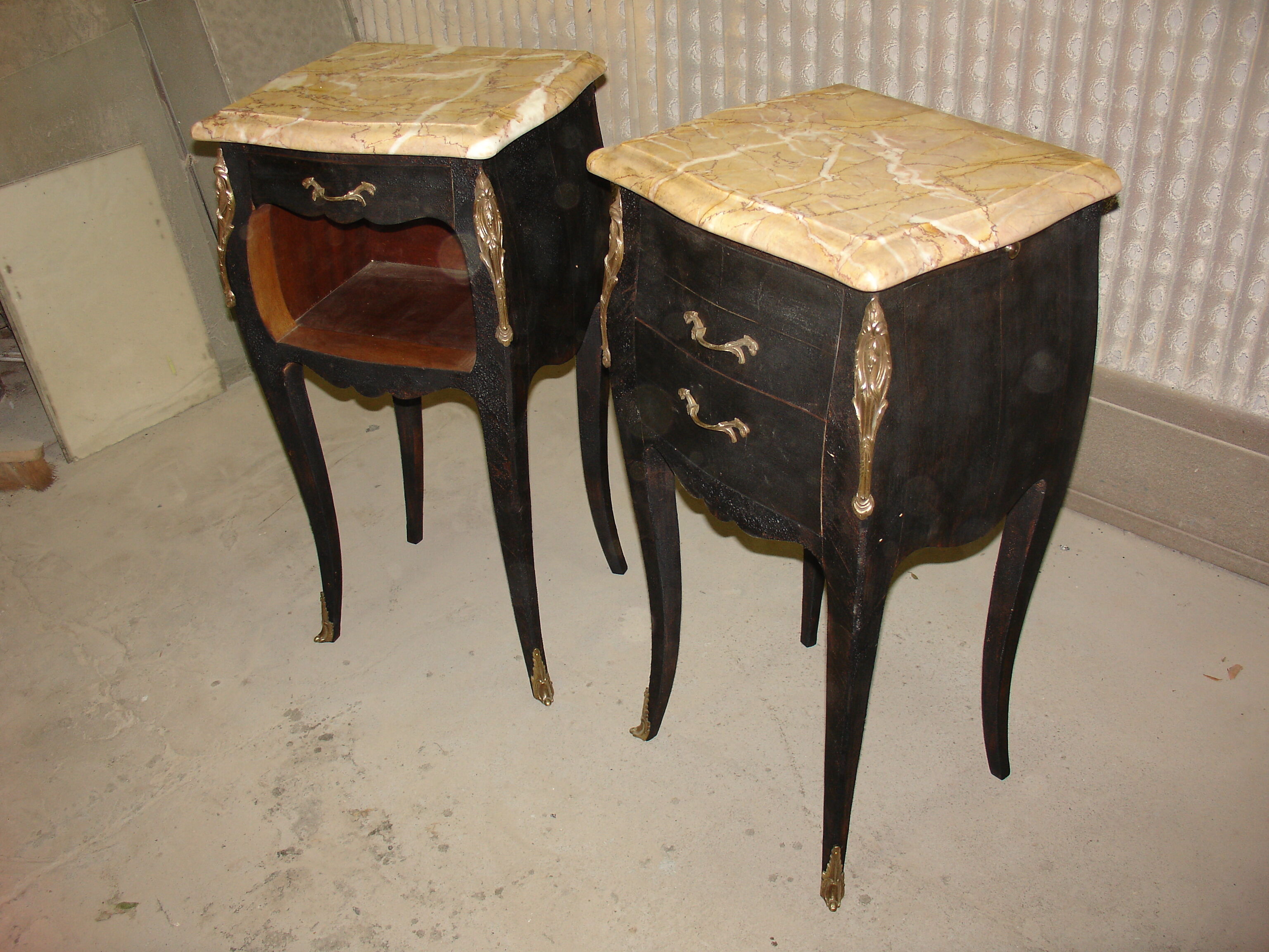 Paire de chevets de style Louis XV relooking Shou sugi ban