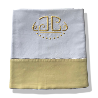 Drap 2 places monogramme JC brodé en jaune, revers jaune jour échelle